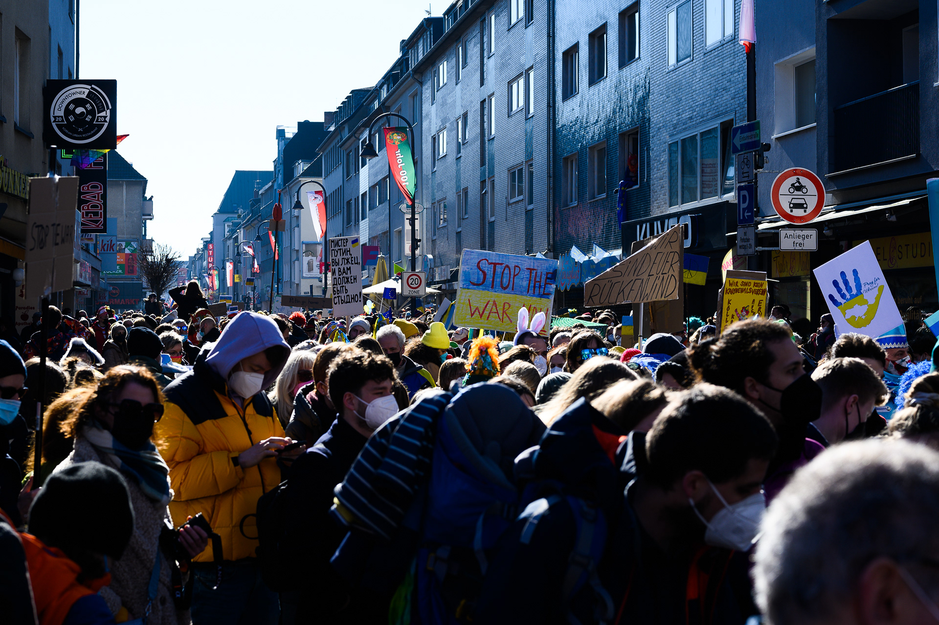 28.02.2022, Köln,  Rosenmontags-Friedensdemo