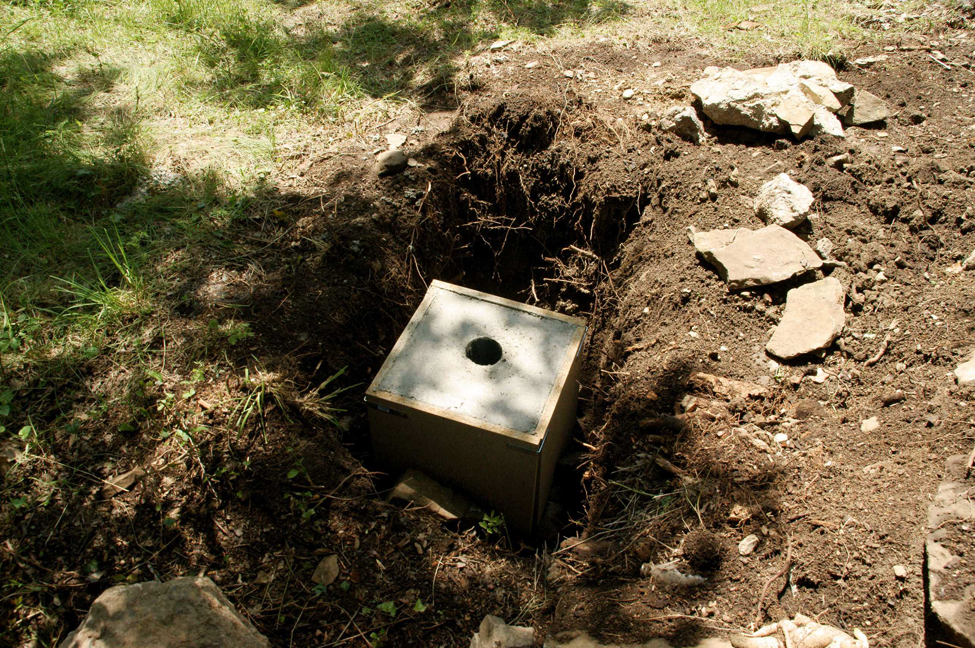 Construction des socles embut de "Hand" et de poteaux à filet de protection côté RD3 Est