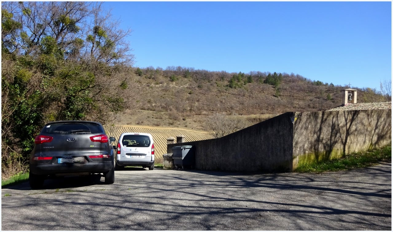 Parking de départ pres du cimetière de Vaunaves pres de Thoard