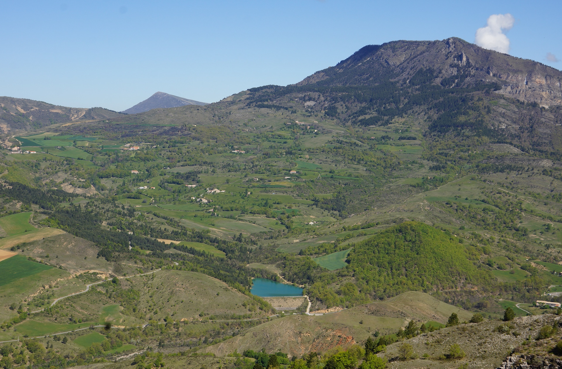 Vue sur Le Castellard-Mélan et la montagne de Mélan