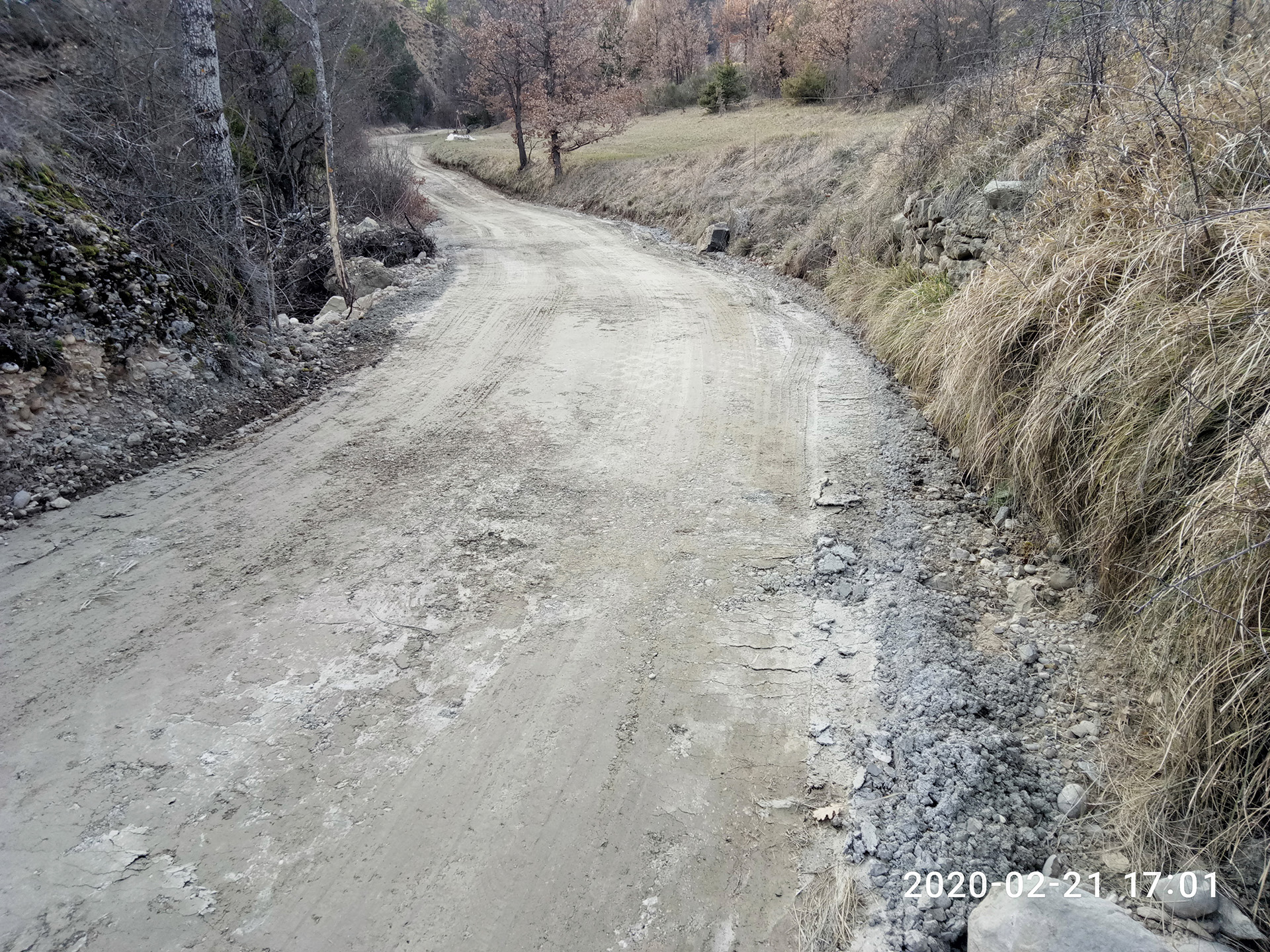 2020, renforcement additionnel avec du ciment au niveau de la cascade d'un tronçon envahi et régulièrement détérioré par les eaux de ruissellement