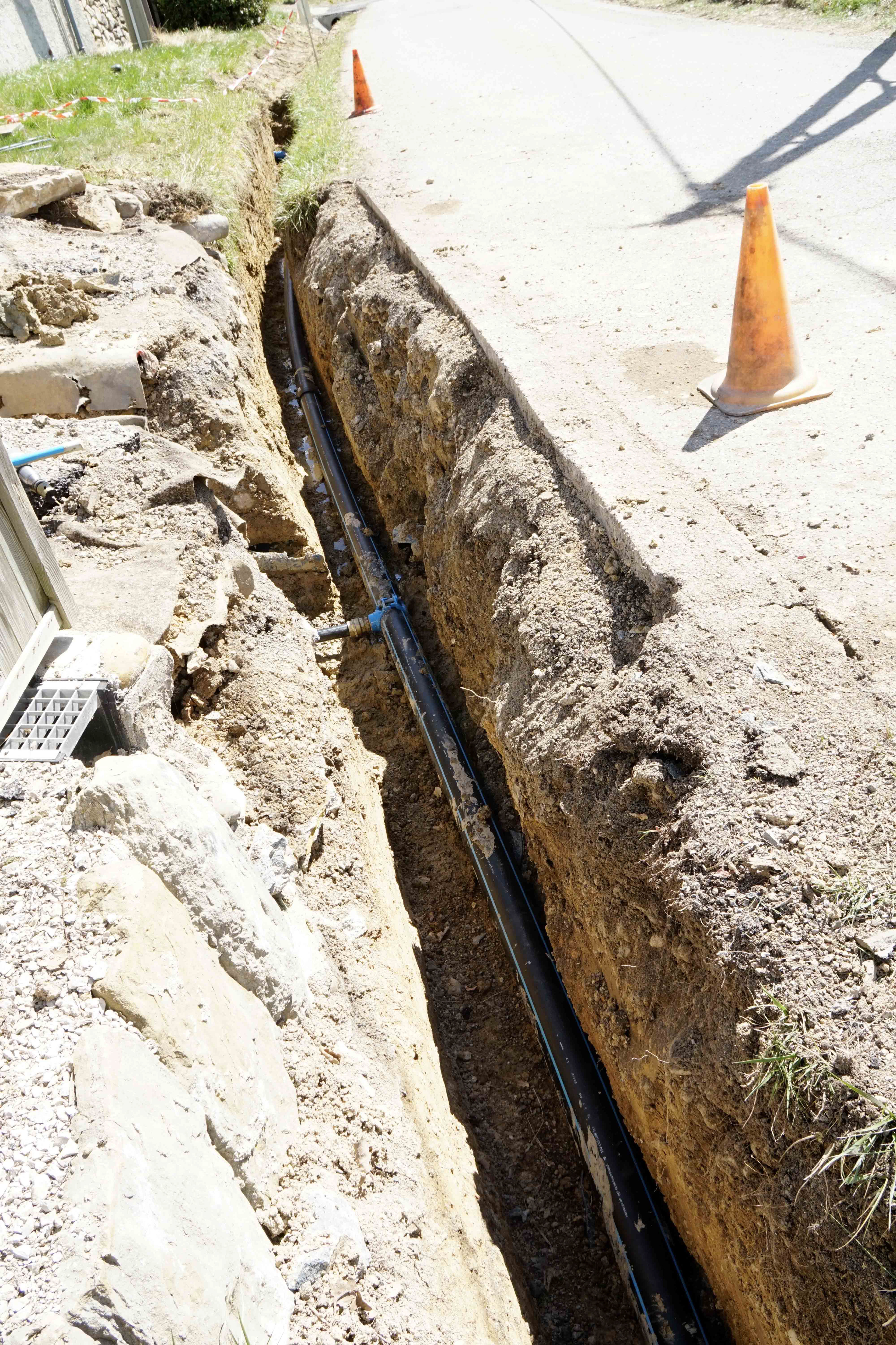 Raccordement pour les maisons de part et d'autre du chemin rural de Fontbarlière
