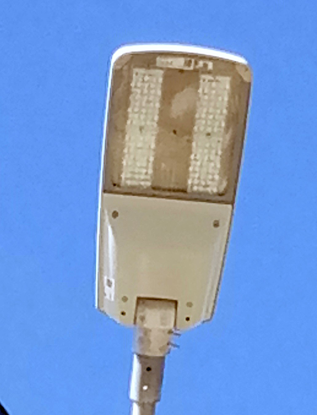 mise en place en 2017 du projecteur Led au hameau Castellard-Mairie