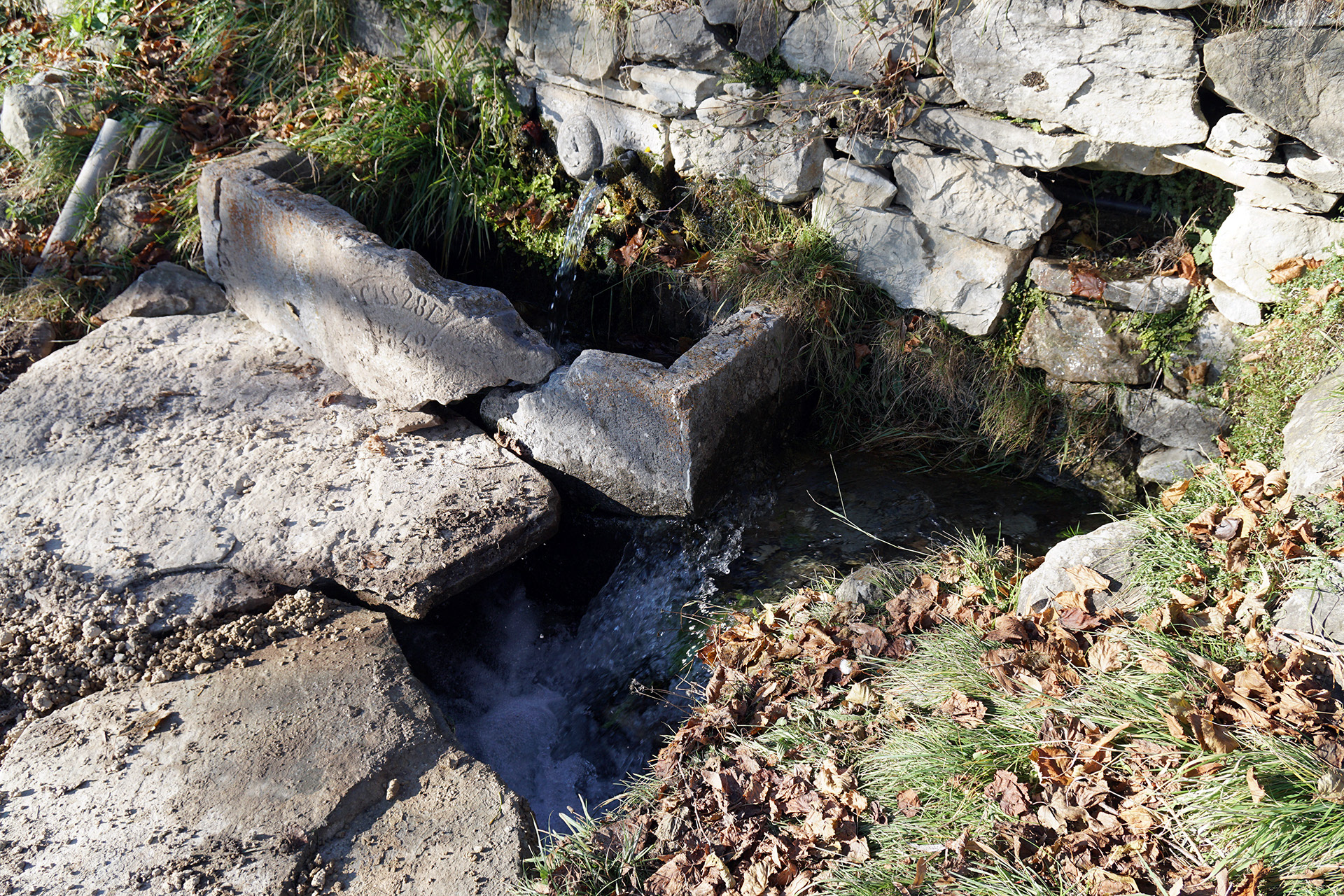 Remplacement en 2019 par la commune des passages sous chemins de la source de Liouche