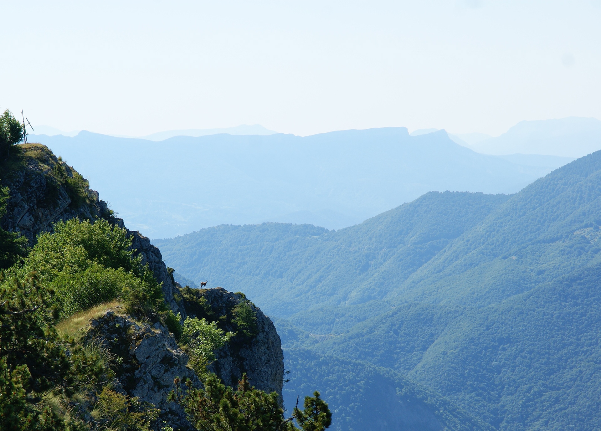 La grande Aiguille, montagne de Mélan. En fond la barre des Dourbes et le pic de Couard