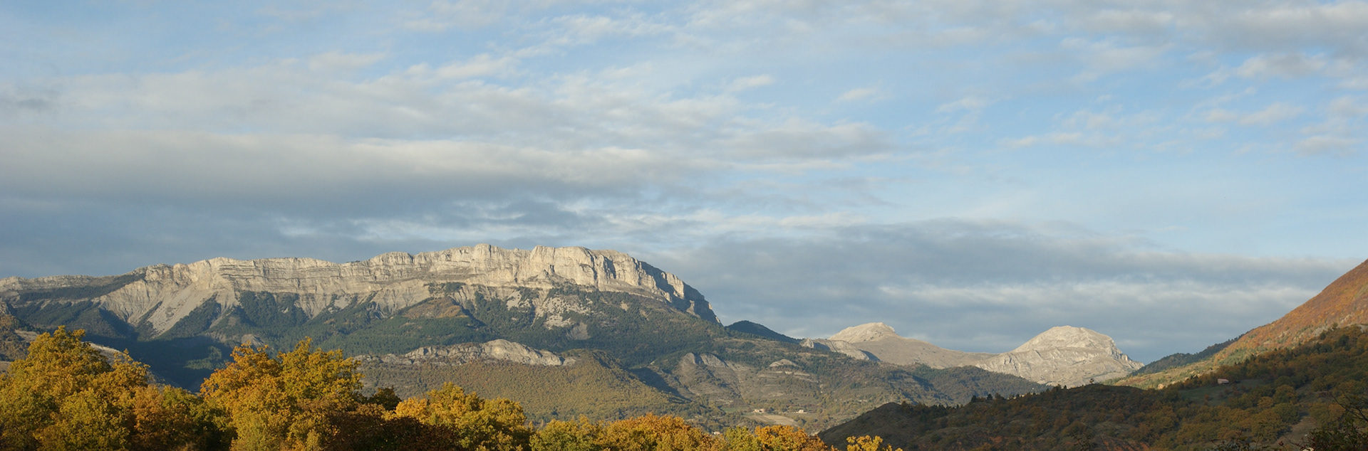 La barre de Géruen suivie de la "petite cloche" et de la "grande" dîtes de Barles