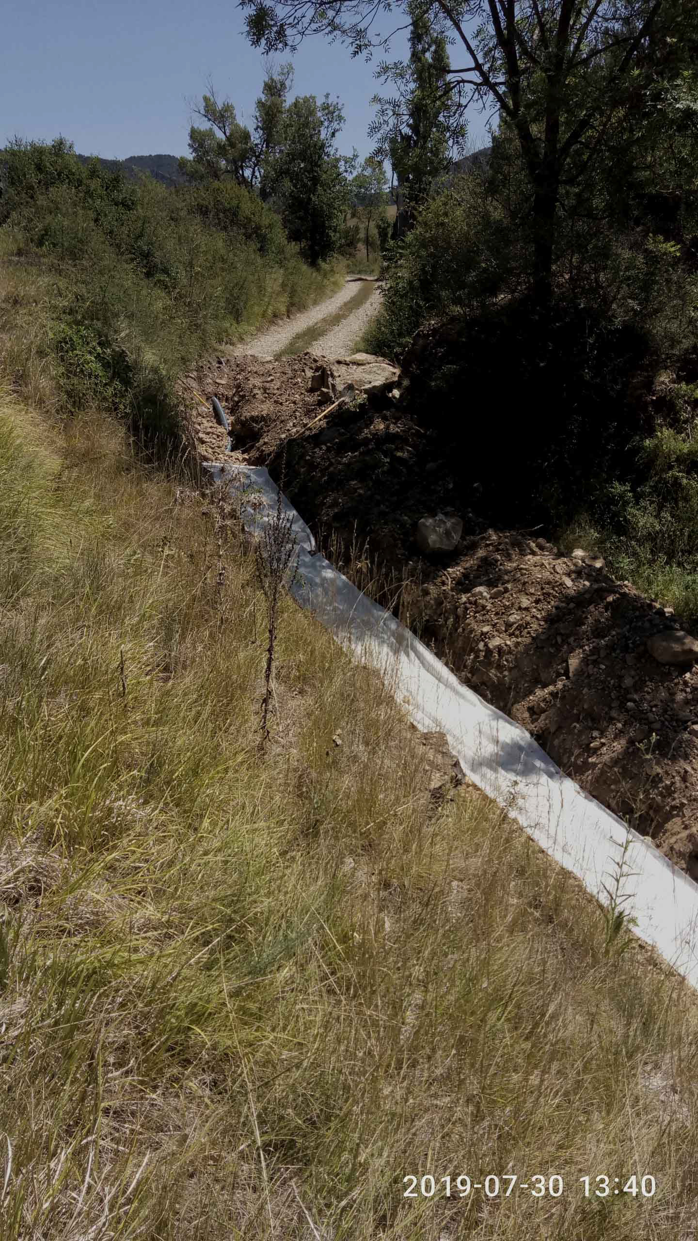 2019, création d'un drain sous le profil du chemin