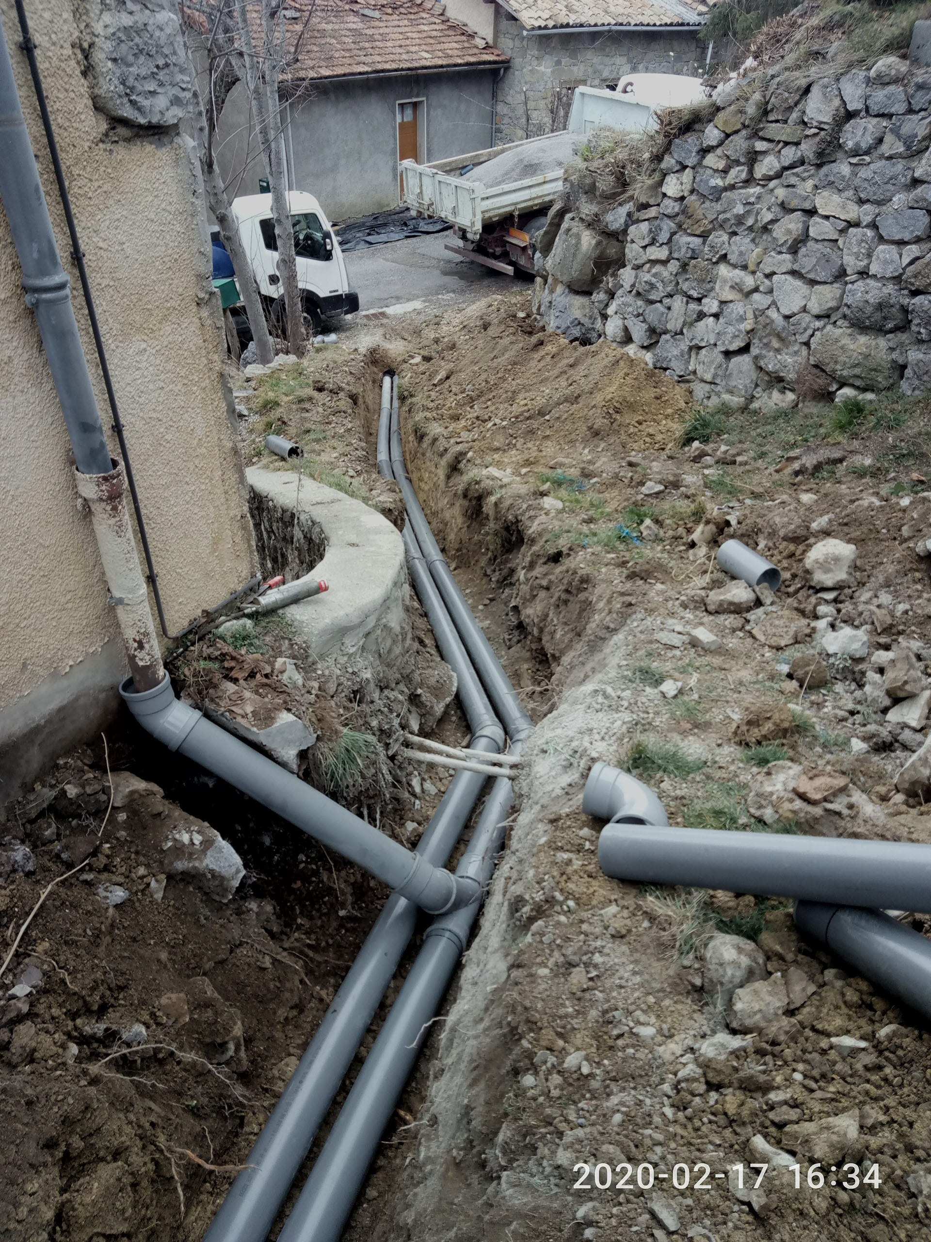 Récupération séparée des eaux usées et pluviales entre le bâtiment communal et la Grande Maison
