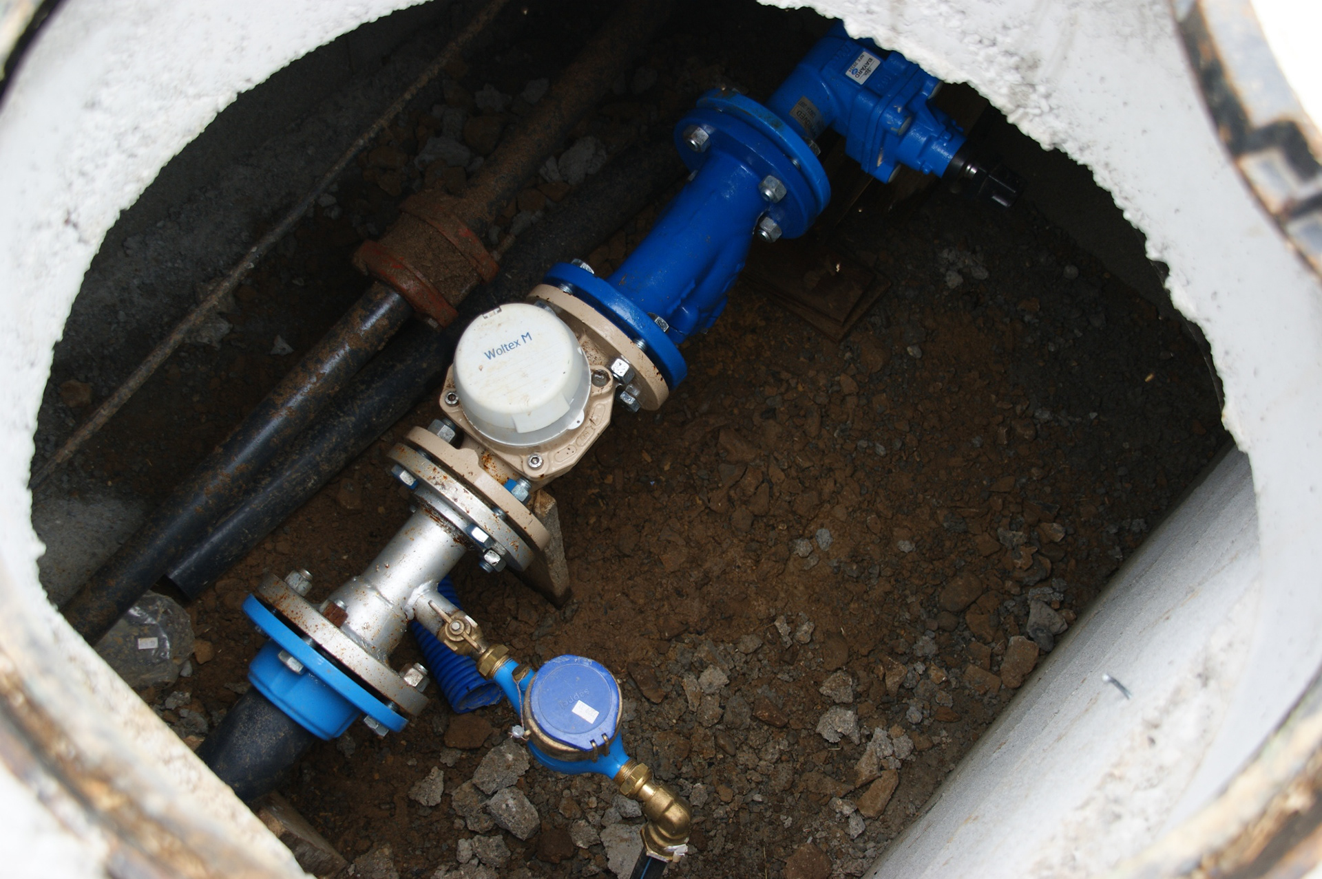 Compteur de distribution en amont du hameau de Mélan