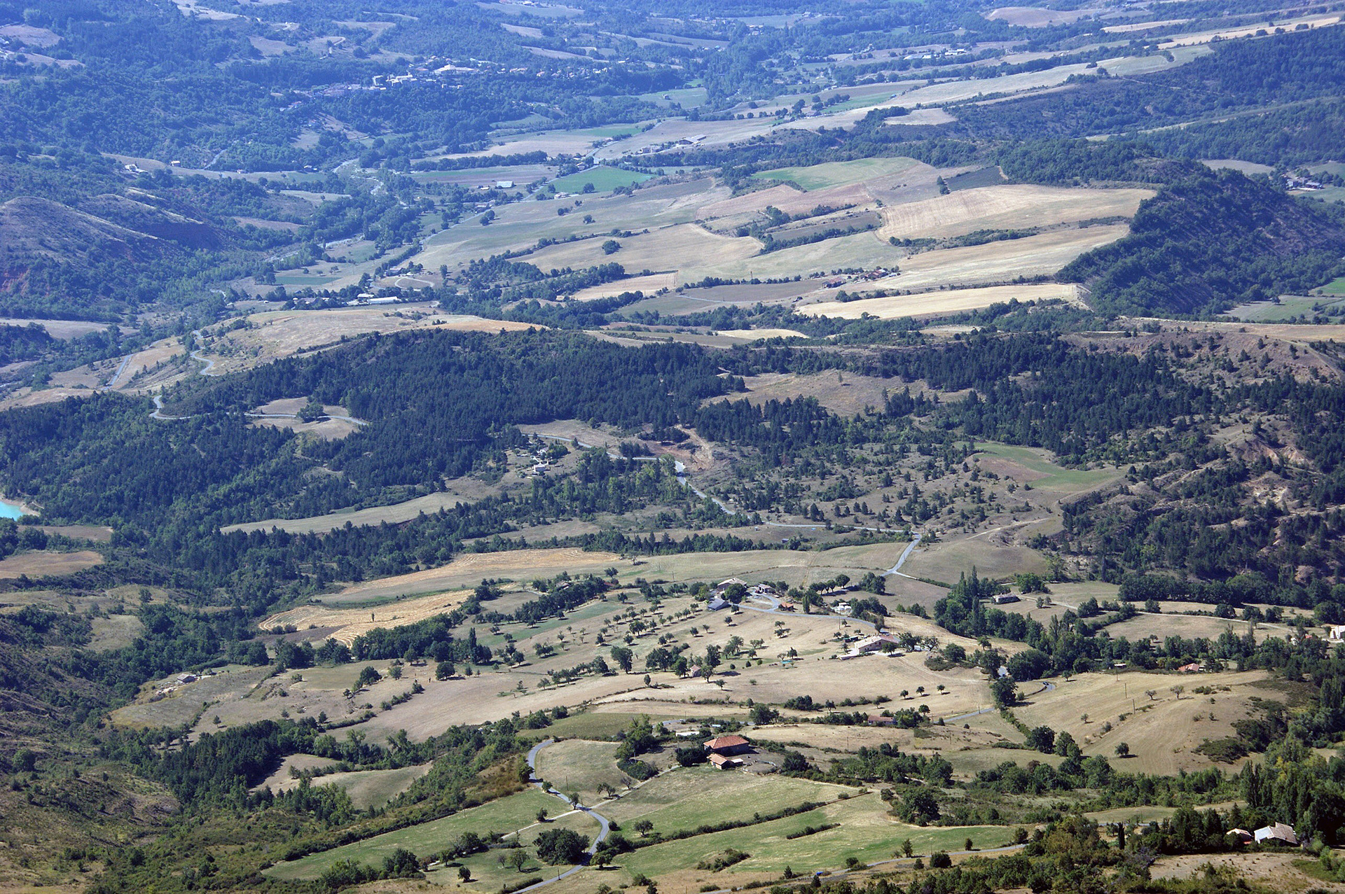 Vue depuis le Vieux Mélan du Castellard jusqu'au village de Thoard