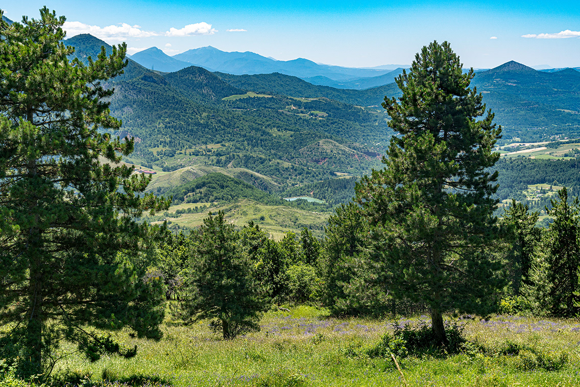 Depuis le sentier communal en direction de Mélan : le lac du barrage de Vaulouve, le pic d'Oise et la vallée des Duyes