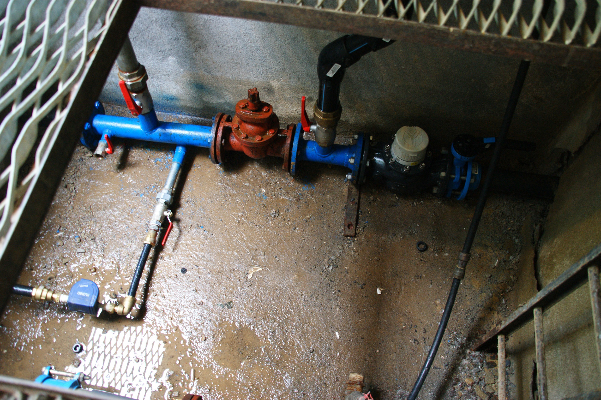 Compteur de distribution vers le Sufron et Le Castellard