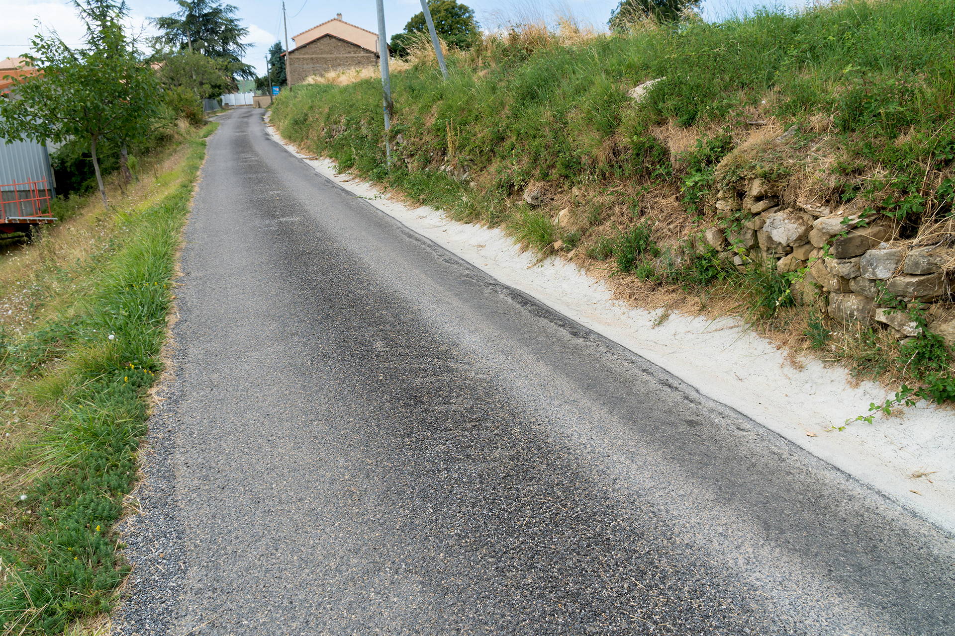 Partie réalisée en 2023 avec un évacuateur en 200 mm et pose de plusieurs grilles de récupération des eaux pluviales