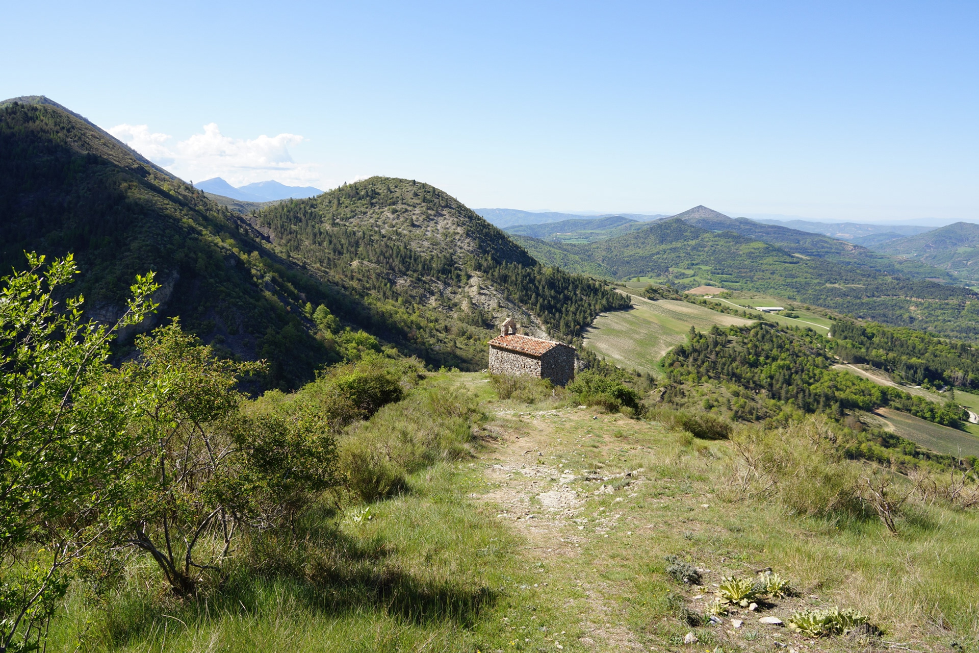 Chapelle Sainte-Madeleine sur son rocher du même nom