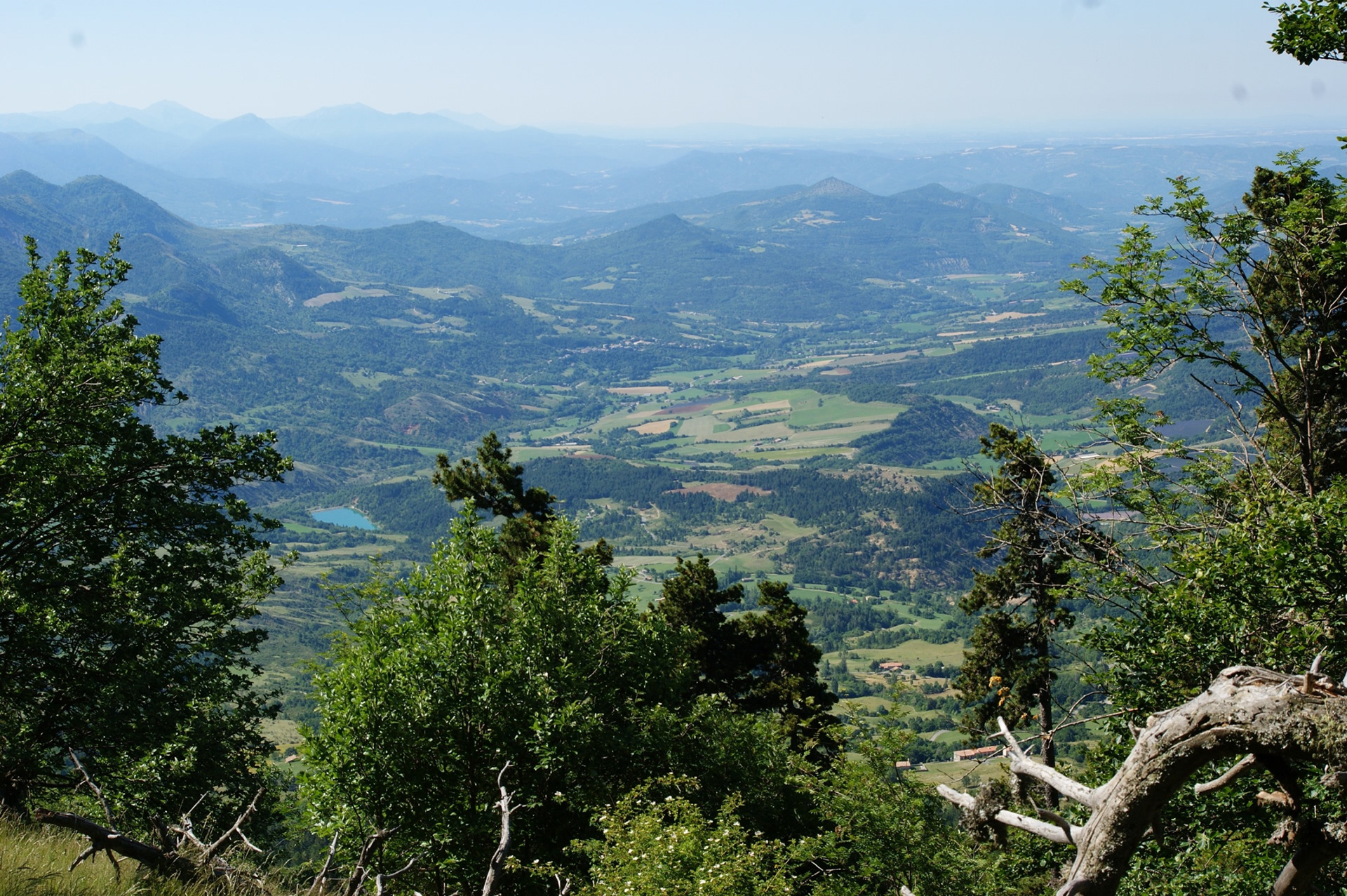 Vallée des Duyes, le Mont Chiran au milieu au fond