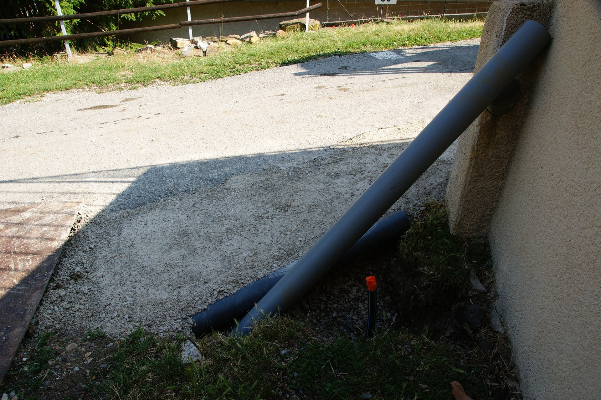 Arrivée de l'eau de source en limite de propriété Annie BREISSAND, à activer dans le regard central