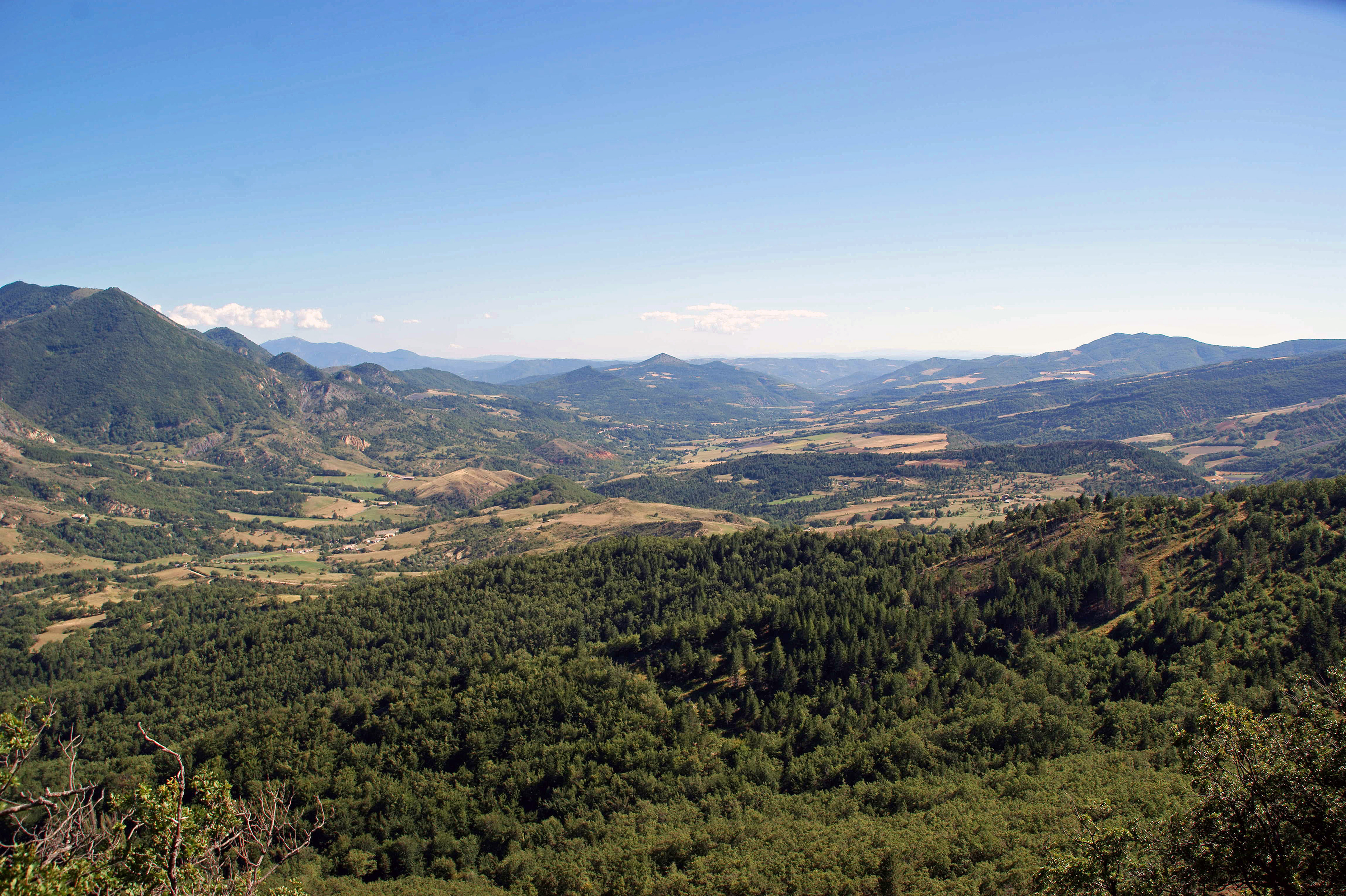 La vallée des Duyes depuis le col de l'Hysope jusqu'au plateau de Valensole