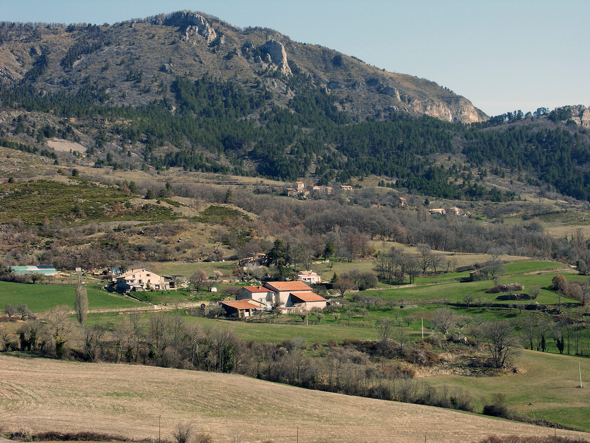 Montagne de Mélan, Mélan et Liouche depuis Le Castellard Mairie