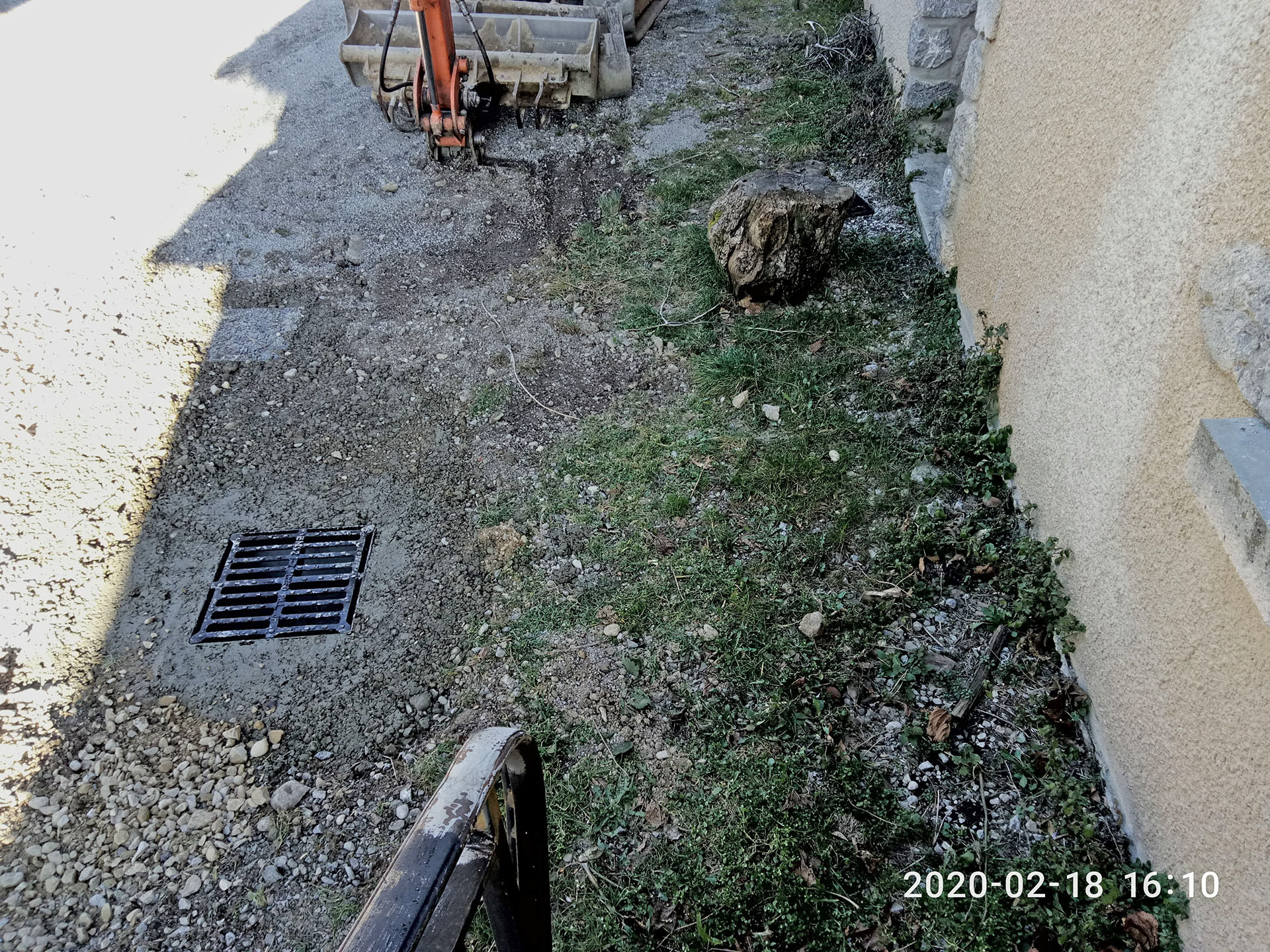 Récupération eau pluviale entre bâtiment communal et la grande maison