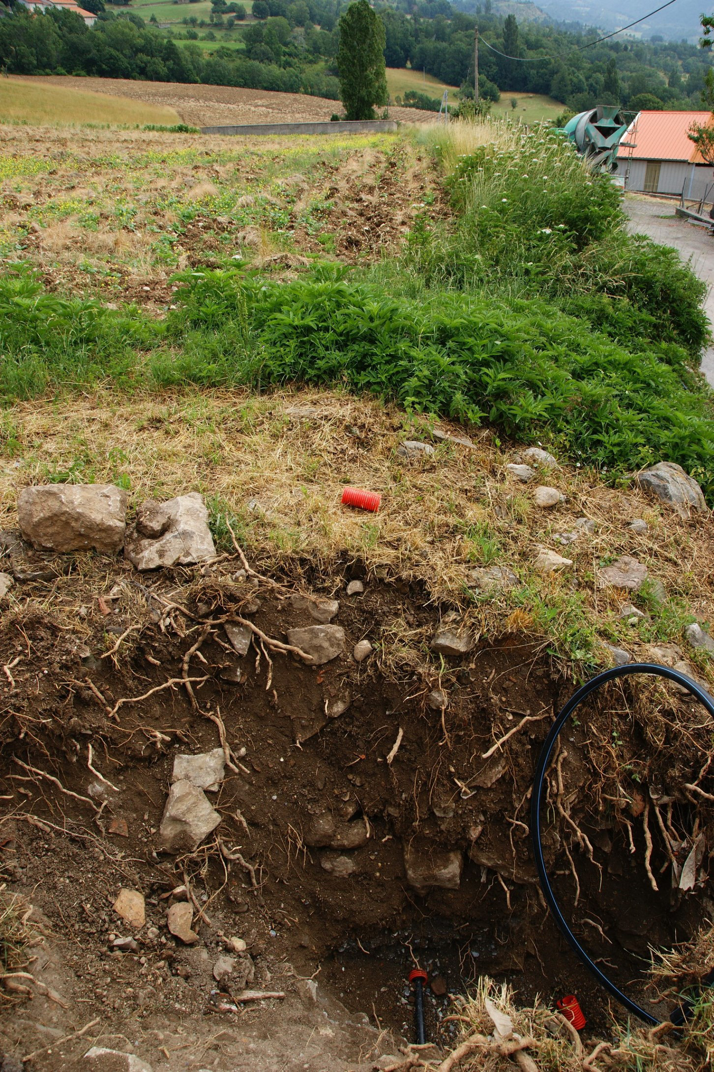 Branchement de l'eau de source vers cimetière du Castellard, branchement activé