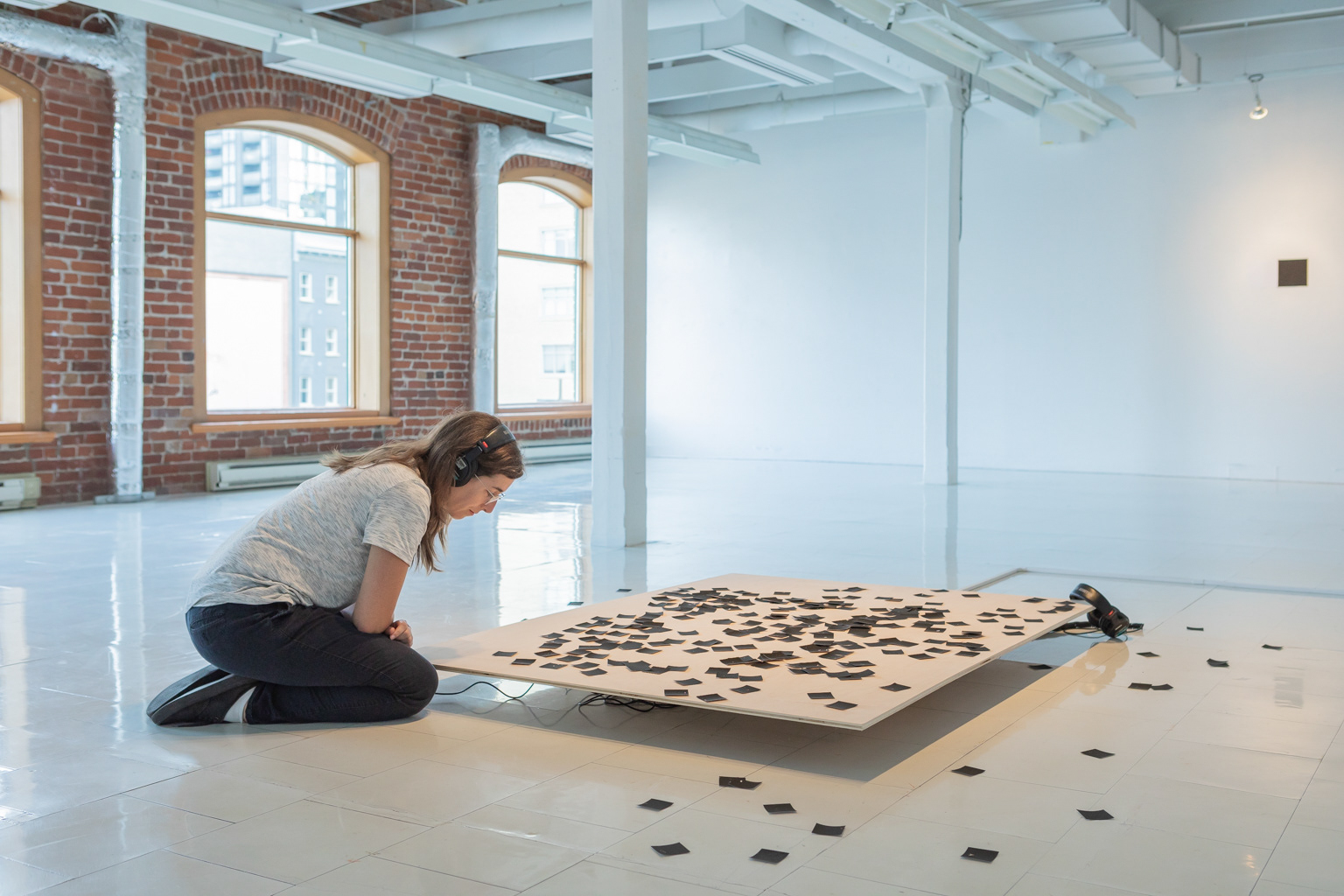 Installation photographique et sonore Données flottantes, Festival L'écoute, 30-31 août 2024 - École d'art de l'université Laval, Québec © Marion Gotti