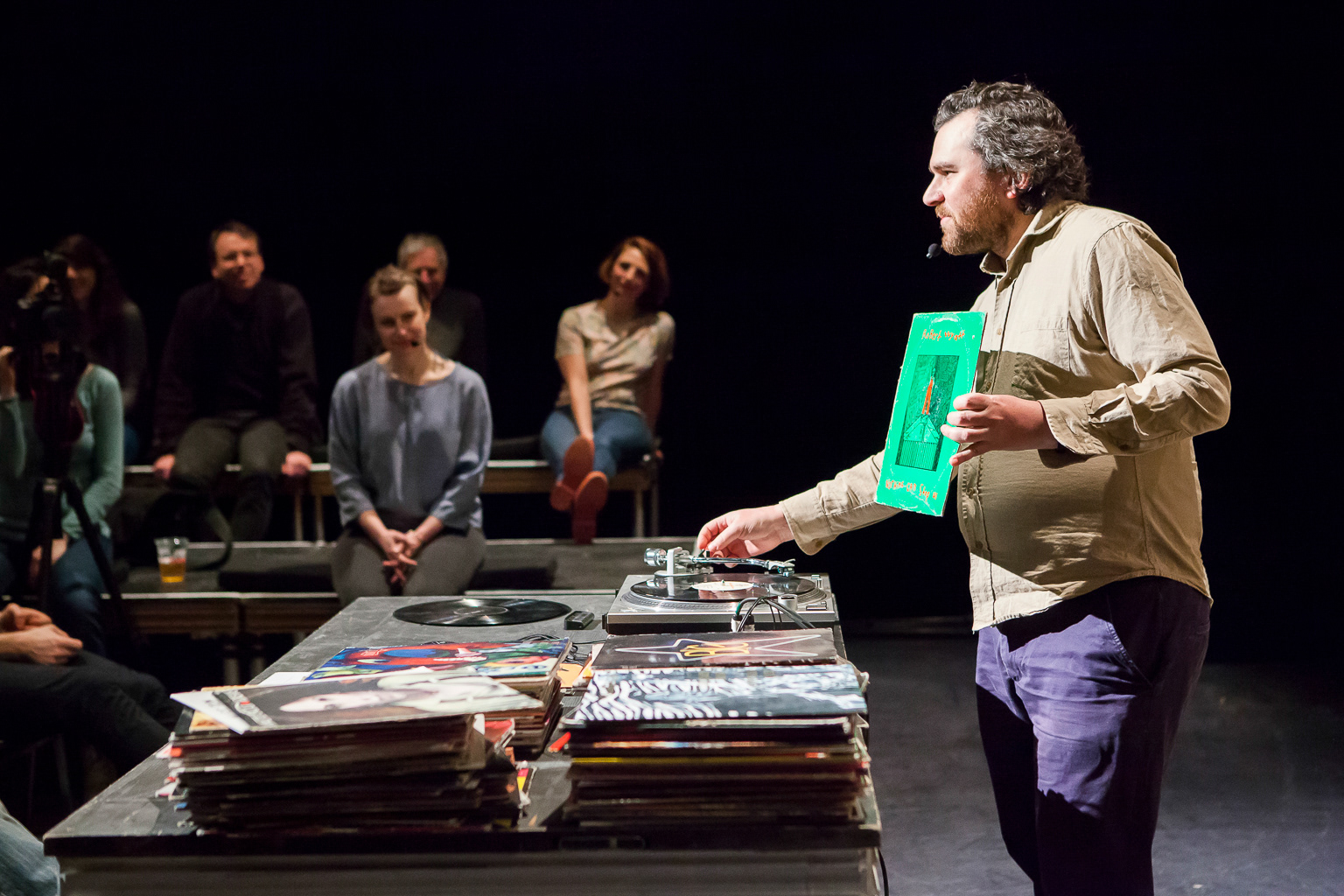 Le DJ qui donnait trop d'informations, Collectif PME-ART, Mois Multi © Marion Gotti