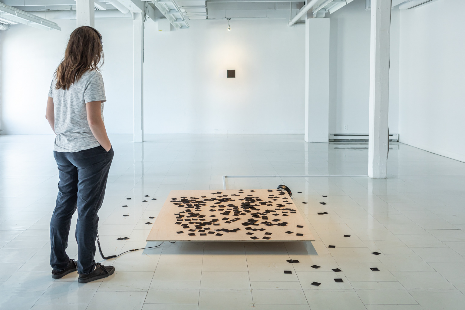 Installation photographique et sonore Données flottantes, Festival L'écoute, 30-31 août 2024 - École d'art de l'université Laval, Québec © Marion Gotti