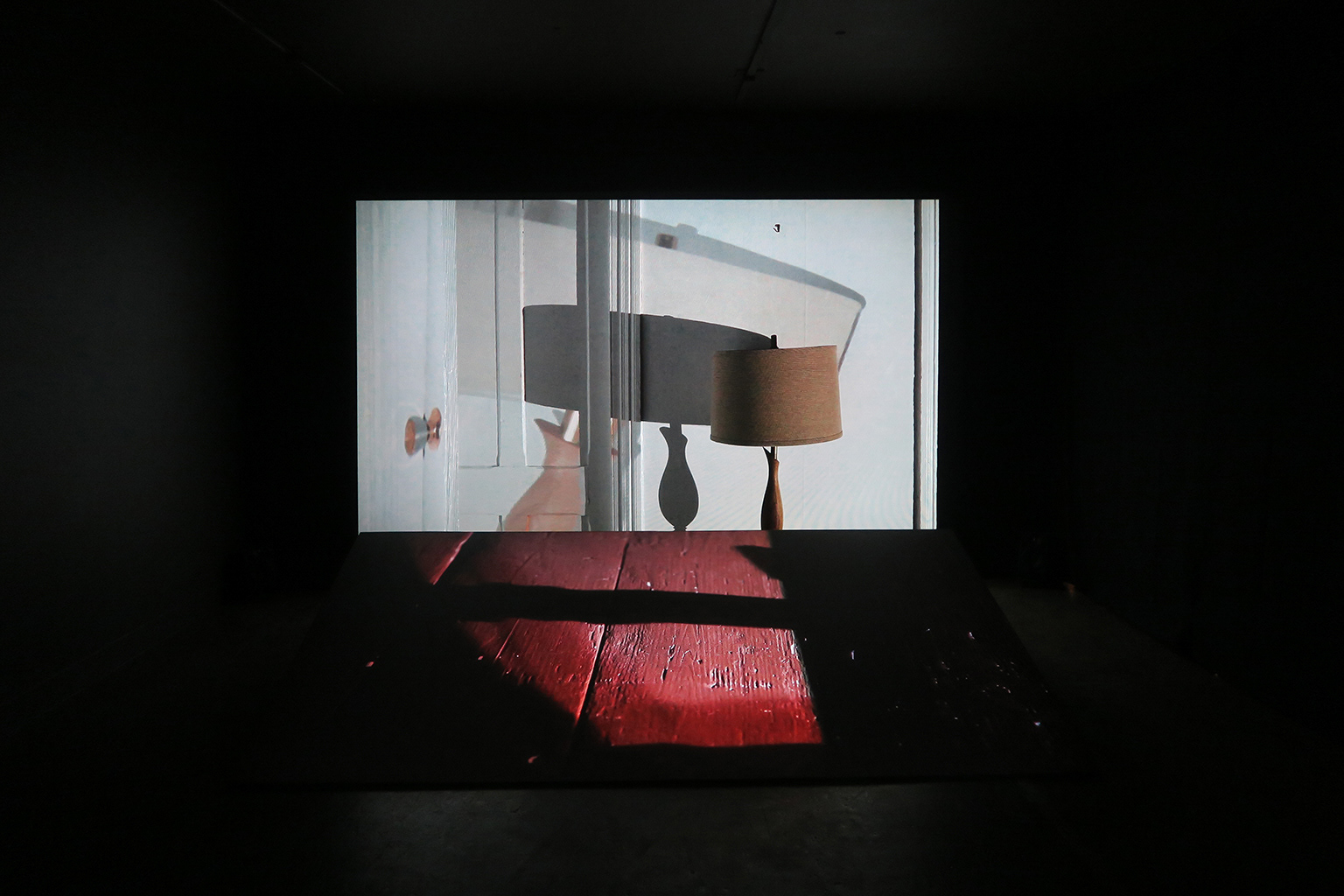 Vue de l'exposition « Projeté », La Bande Vidéo © Marion Gotti