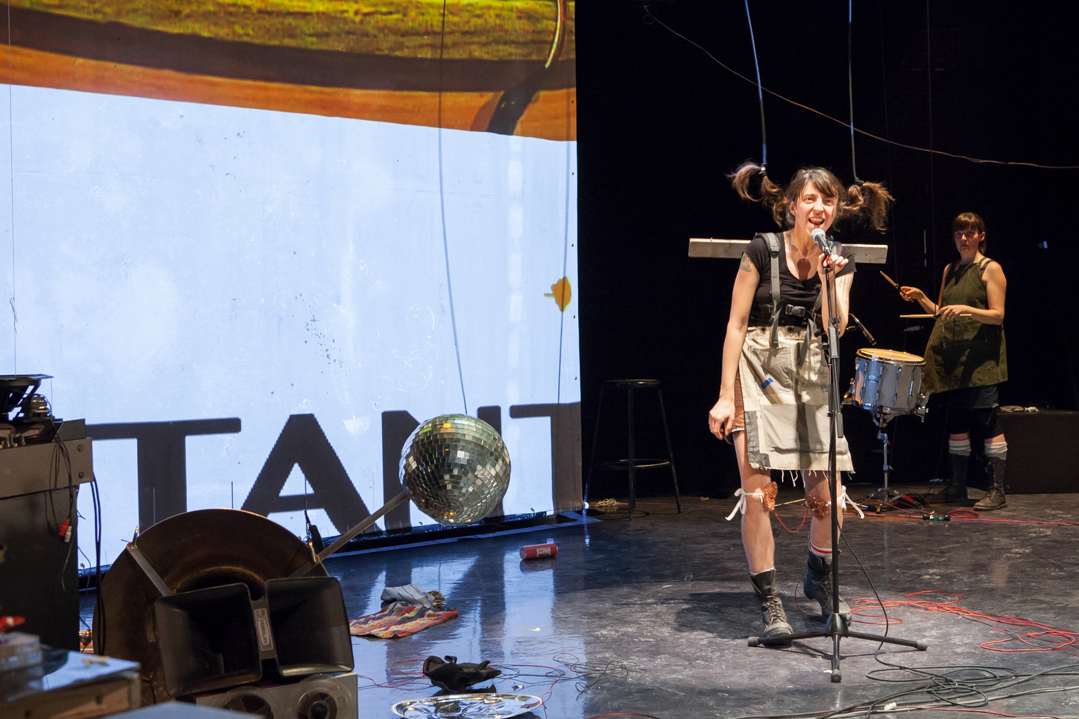 Entrez nous sommes ouverts, Bureau de l'APA © Marion Gotti