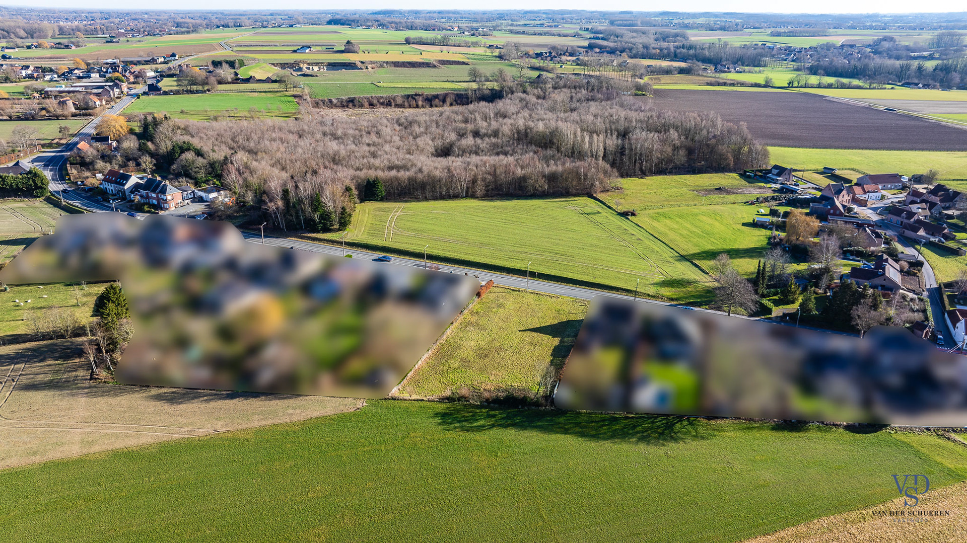 Luchtfoto Vastgoed met geblurde omgeving