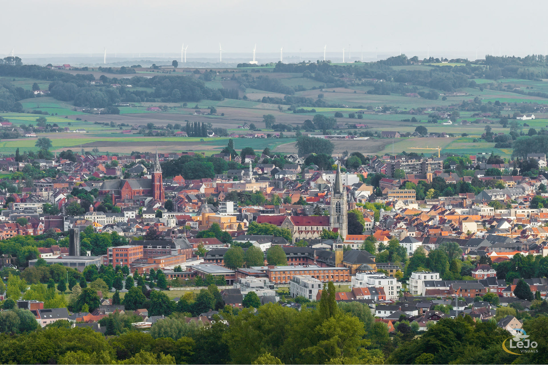 Zicht op Ronse met Sint-Hermesbasiliek en Sint-Martinuskerk - Ronse