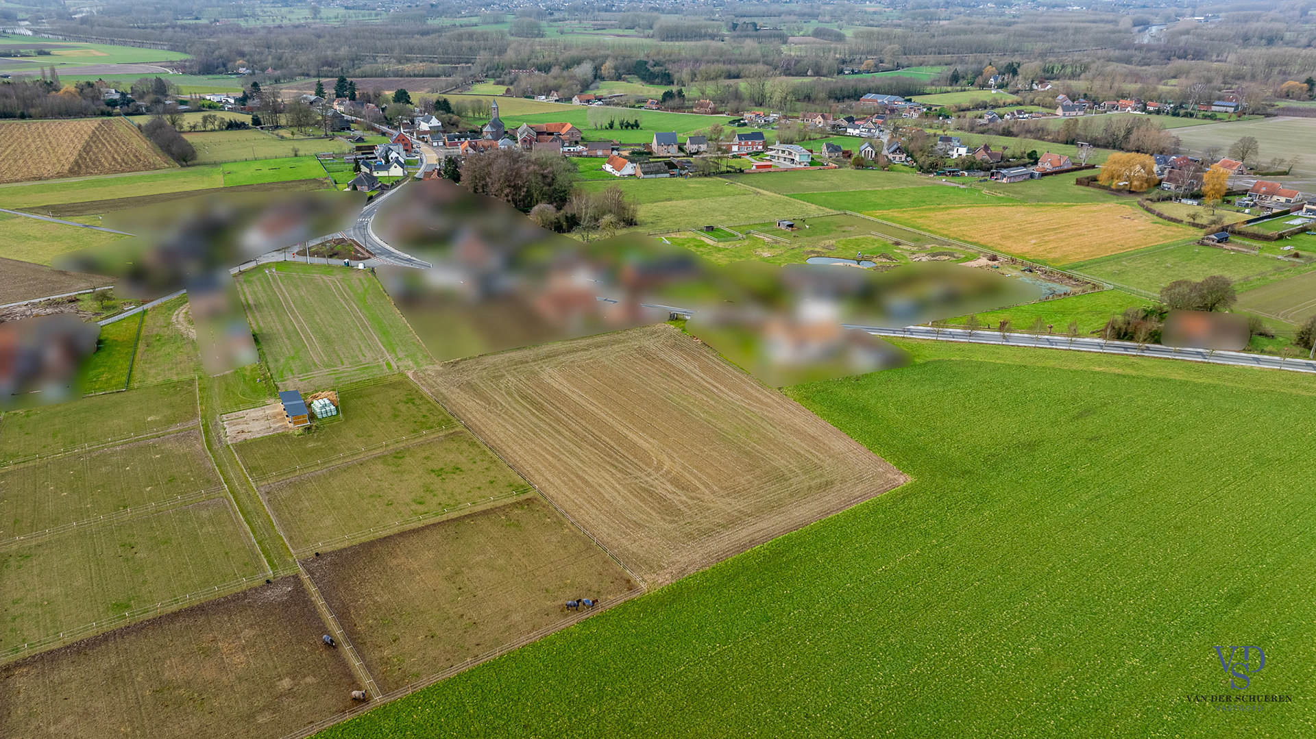 Luchtfoto Vastgoed met geblurde omgeving
