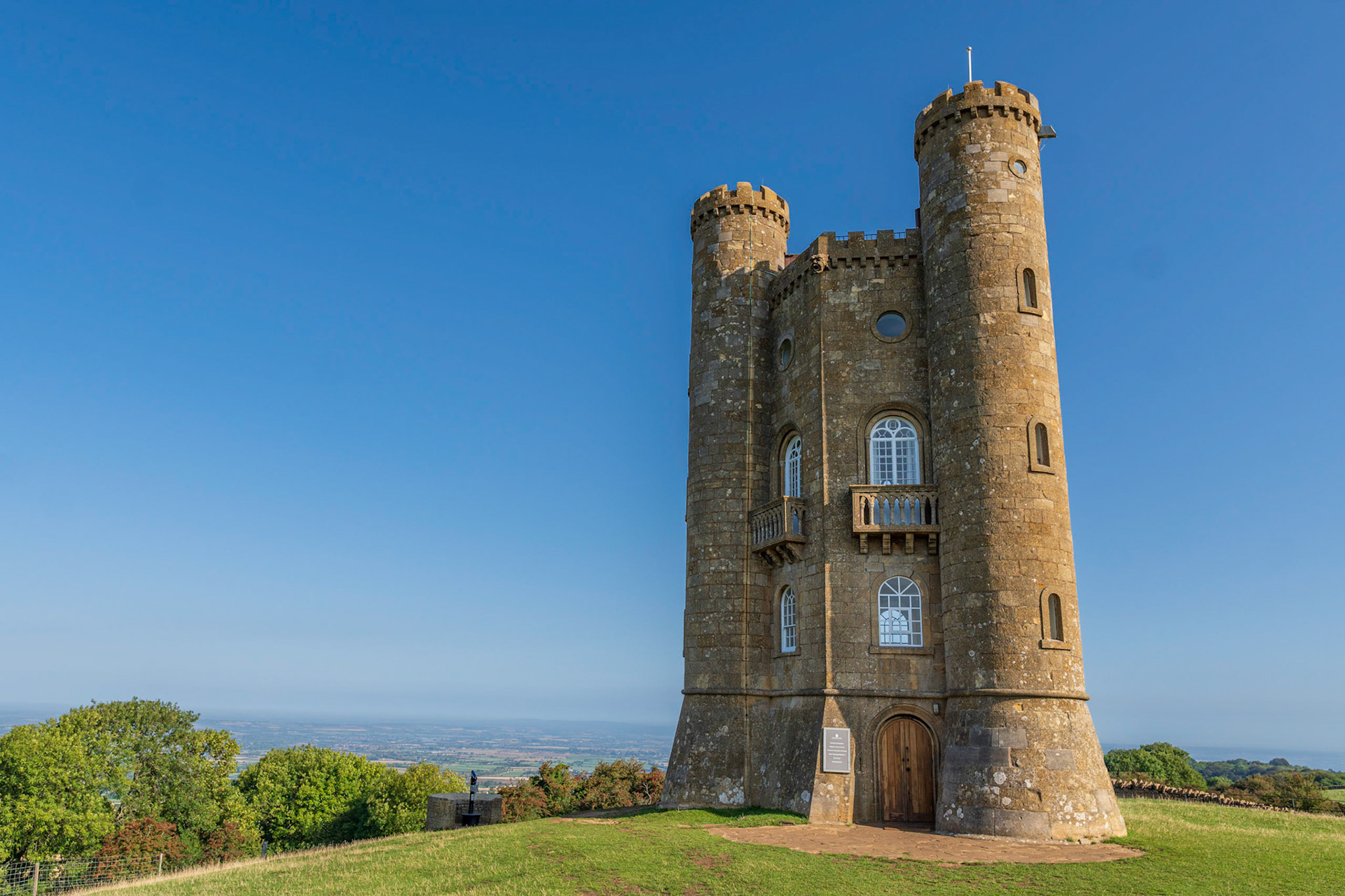 C029 - Broadway Tower (Close Up)