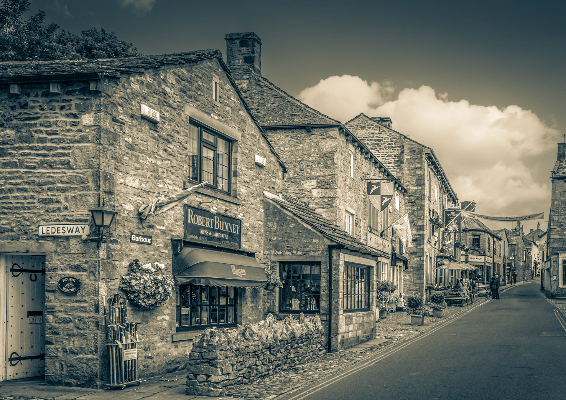 A141 - Grassington Main Street (BW)