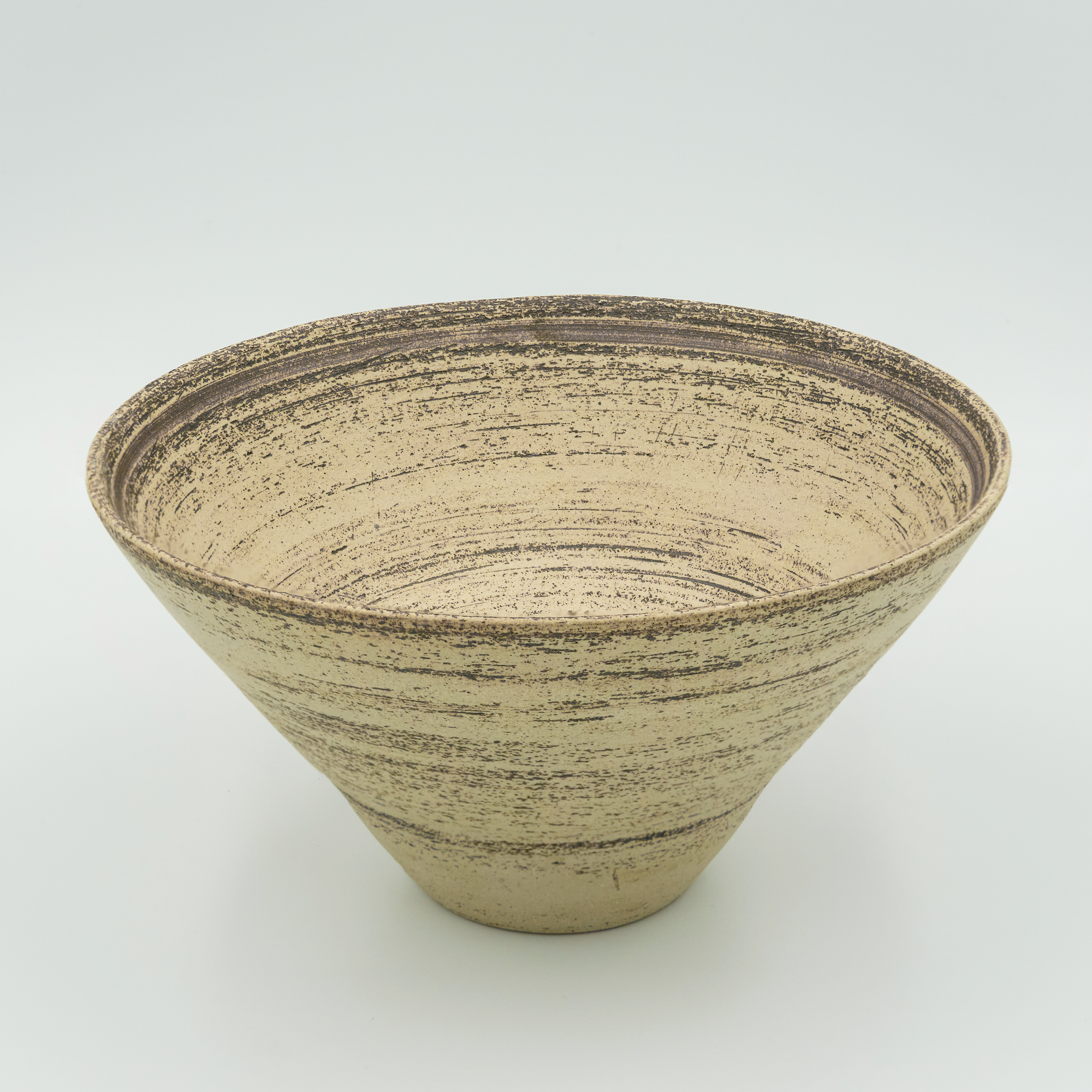 Bowl with manganese oxide wash