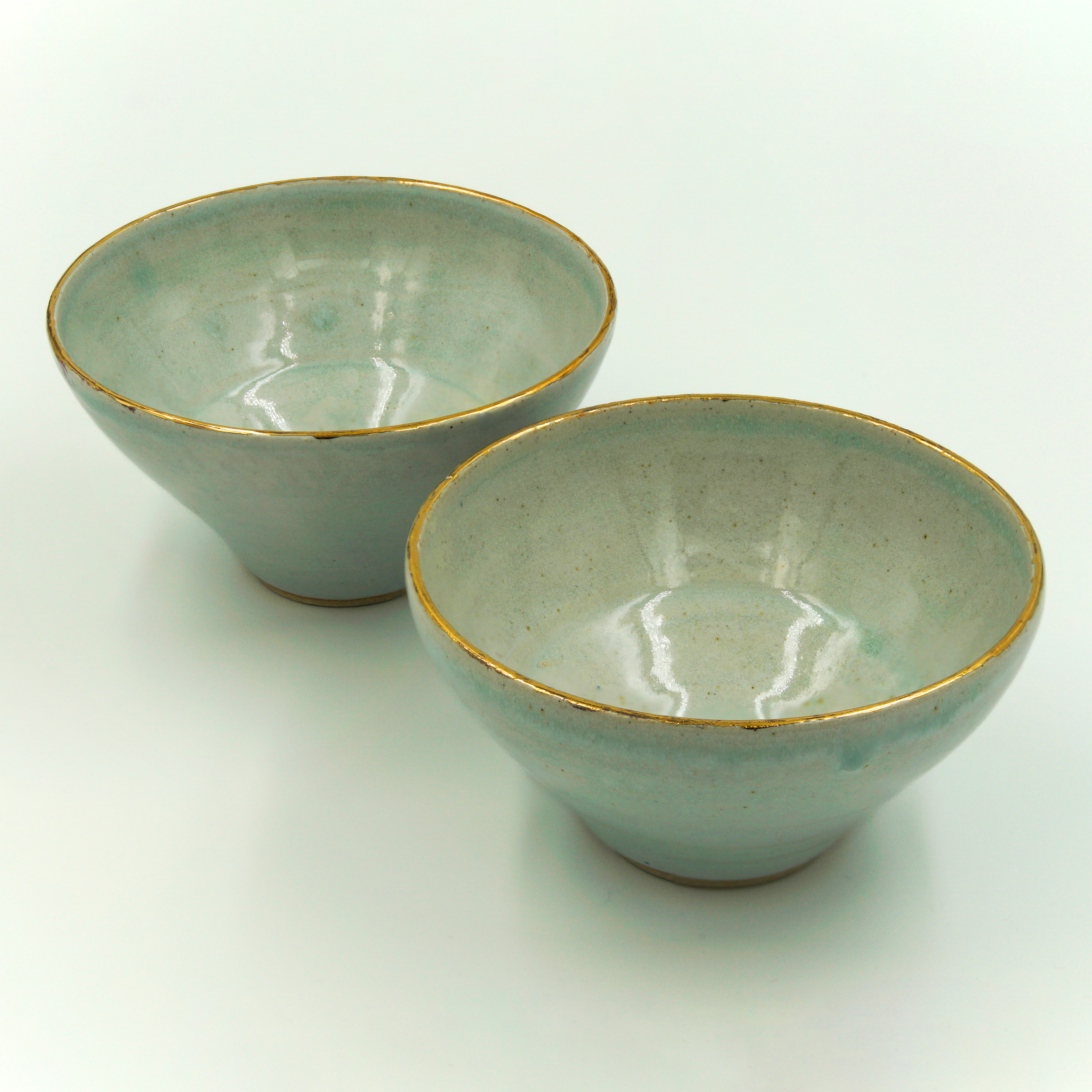 Small bowls in transparent glaze with gold lustre rims