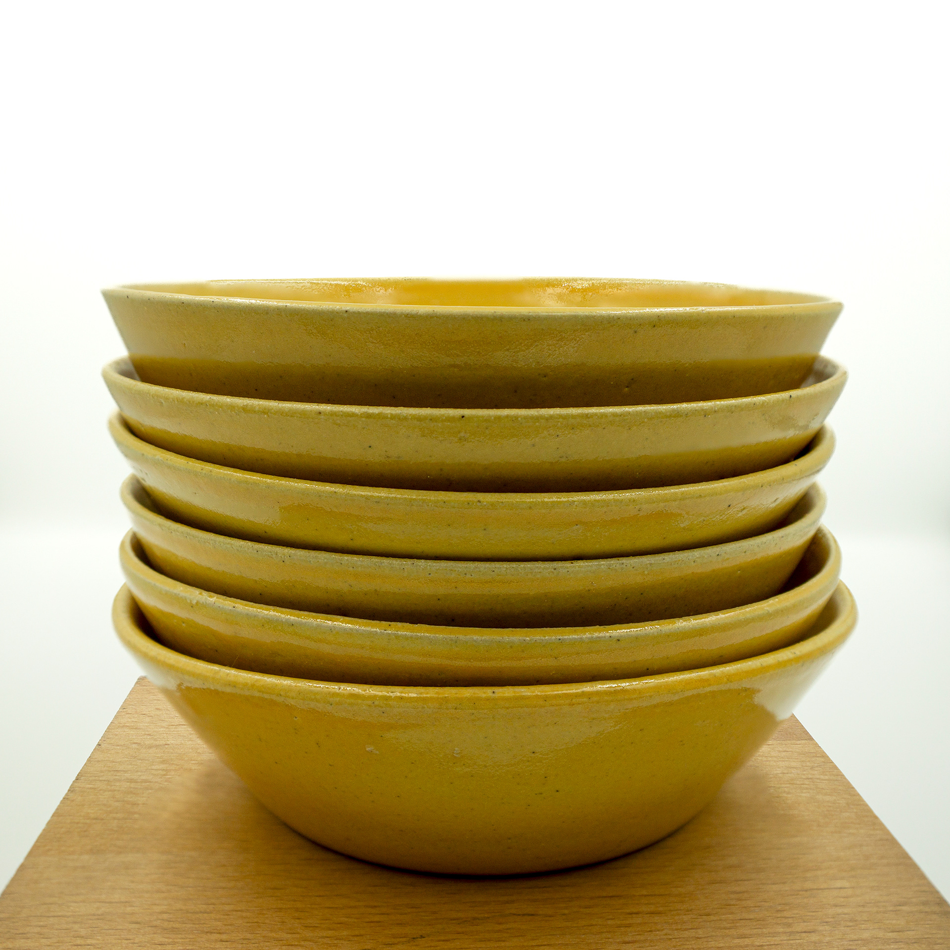 General-purpose bowls in shiny yellow glaze