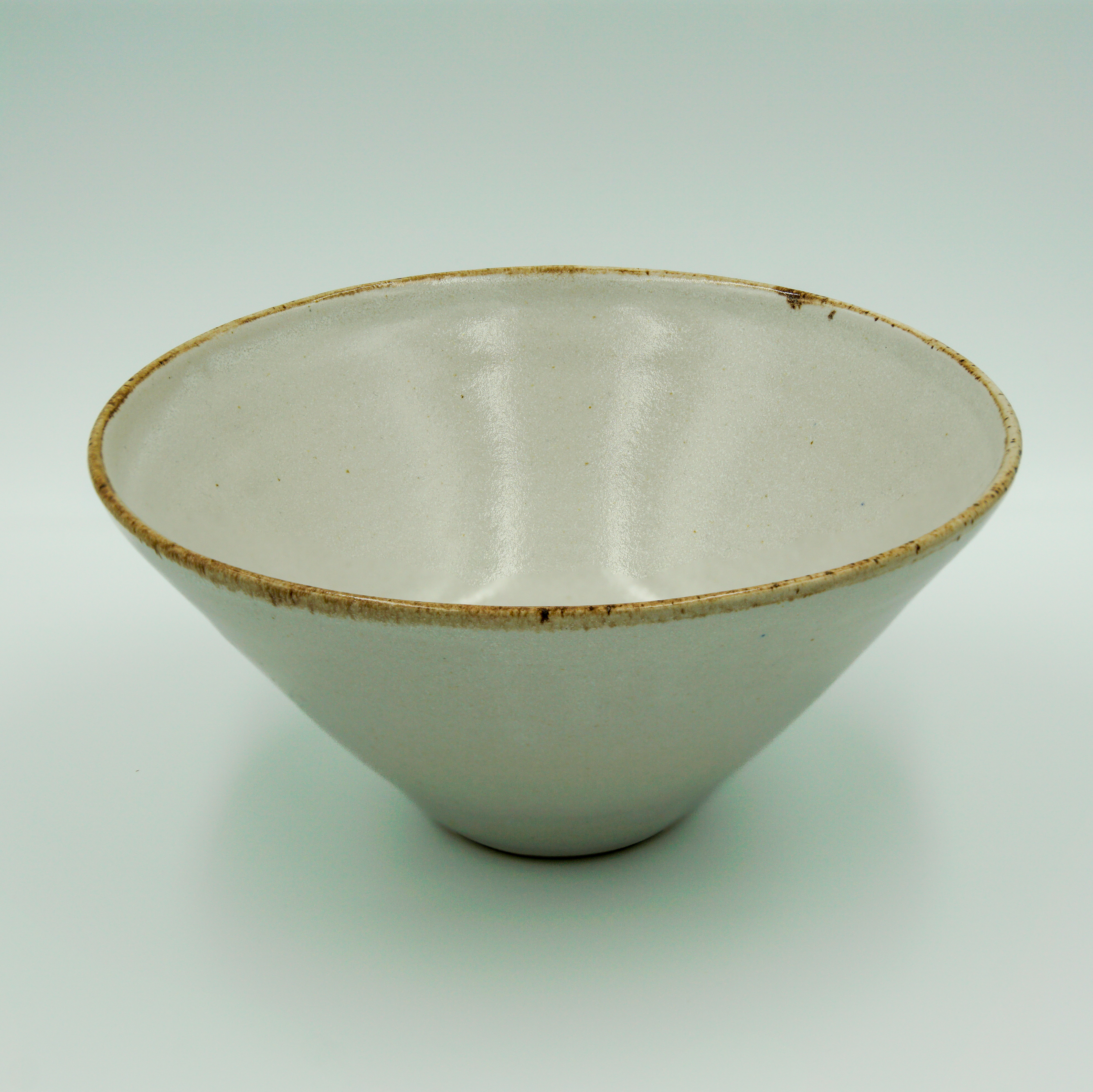 Japanese-style bowl in satin white glaze with manganese oxide rim