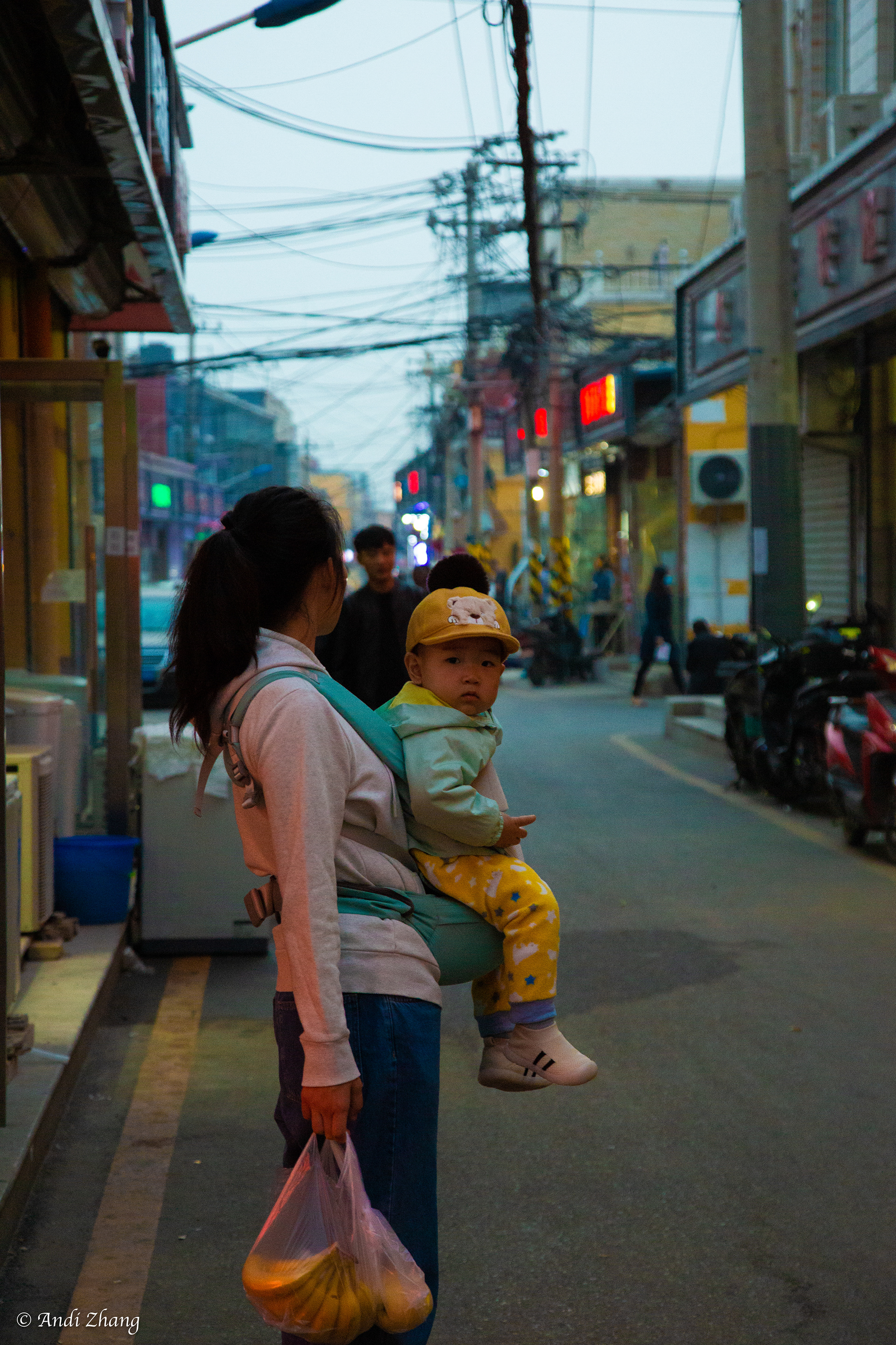 Night falls. A mother with her baby. September 26, 2020.
