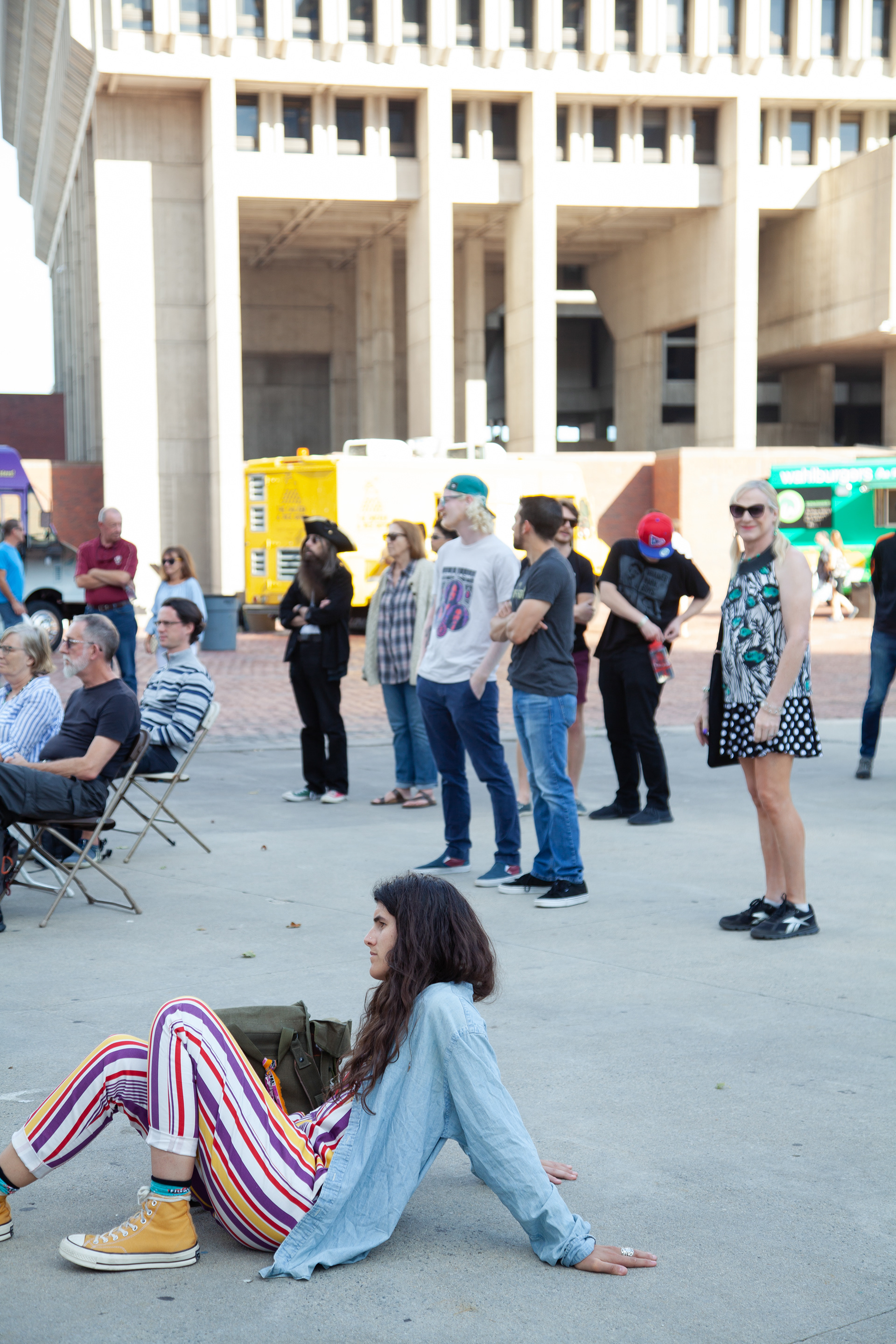 Audiences enjoyed the music show leisurely on the City Hall Square.