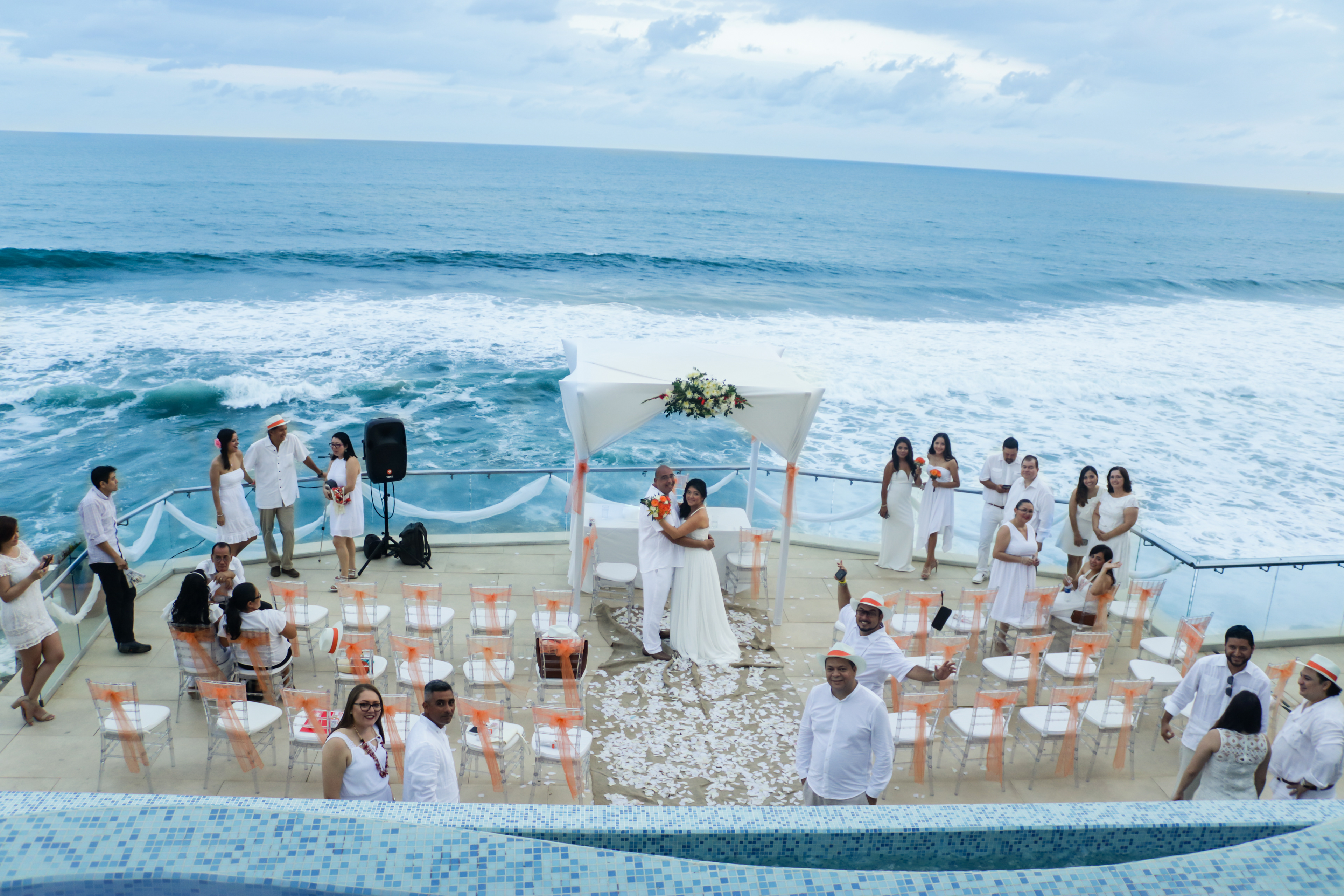 Destination Wedding. Fotógrafo de Bodas basado en El Salvador y Guatemala // Farallones