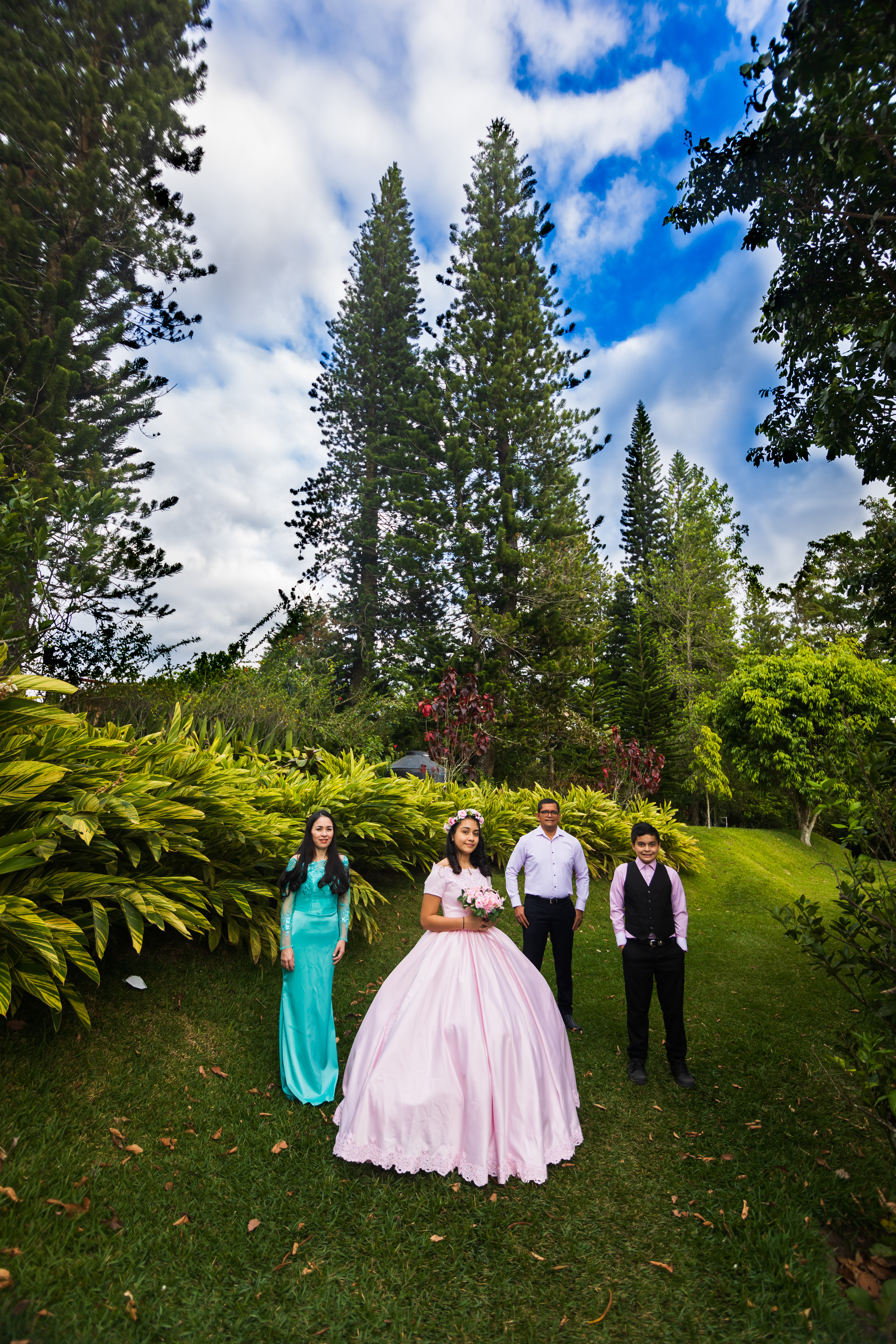 Quince años en El Salvador / San Salvador / Santa Ana