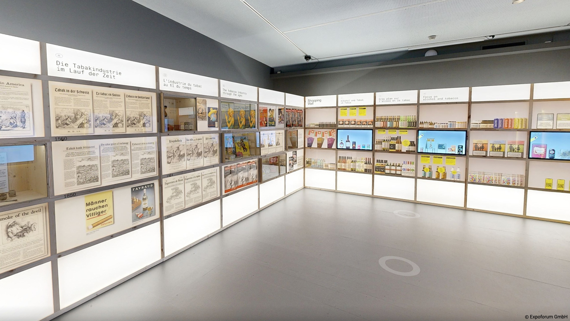 Foto vom «History Kiosk» und der «Shopping Wall»