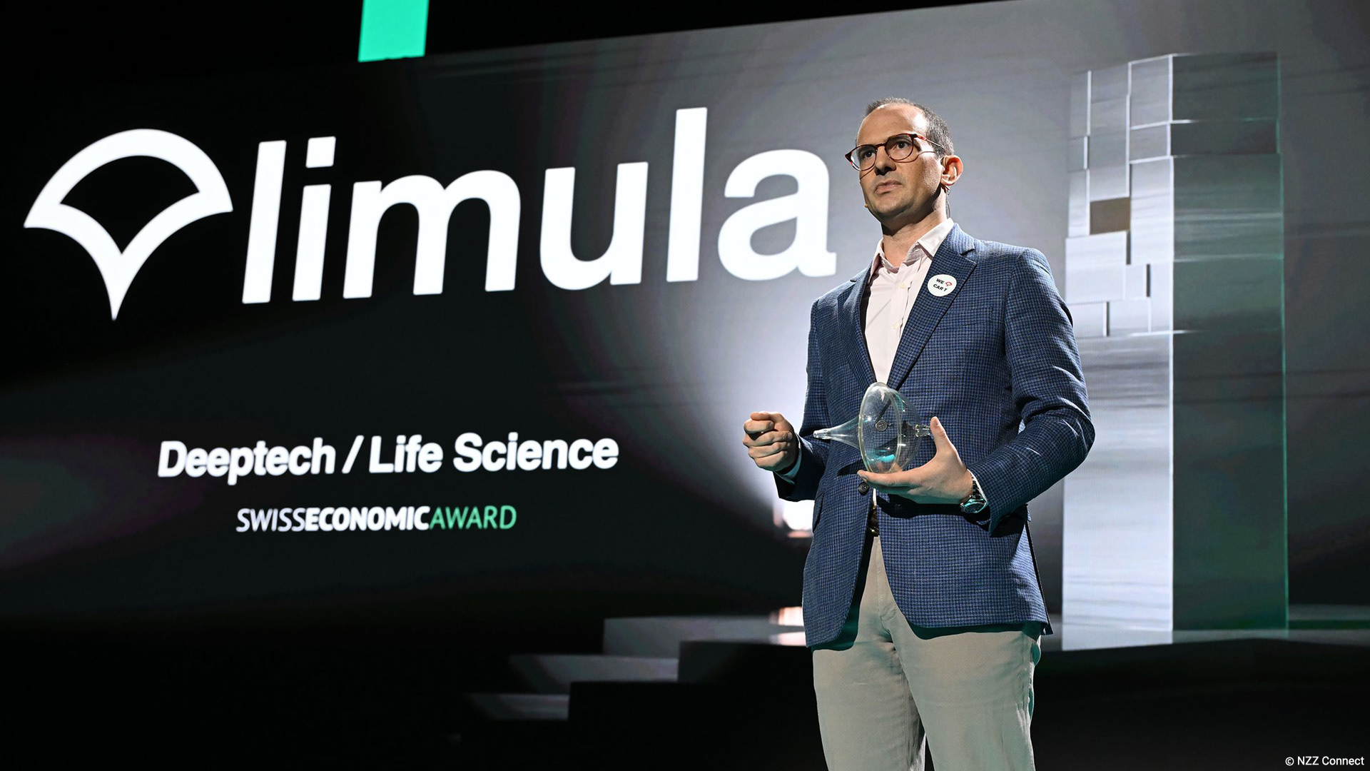 Foto von einer der Pitches der Finalisten-Unternehmen des Swiss Economic Award