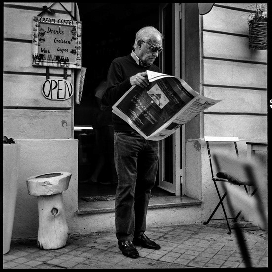Le jour ou le Cream coffee a ouvert, il n'a pas fallu longtemps avant que trois apprentis caïds viennent réclamer l'impôt. L'un s'est retrouvé avec le nez en sang, un autre le genou en miettes et le dernier... Et bien le dernier on ne l'a jamais retrouvé. Il semblerait qu'ils se soient attaqués au mauvais commerce ce jour-là.