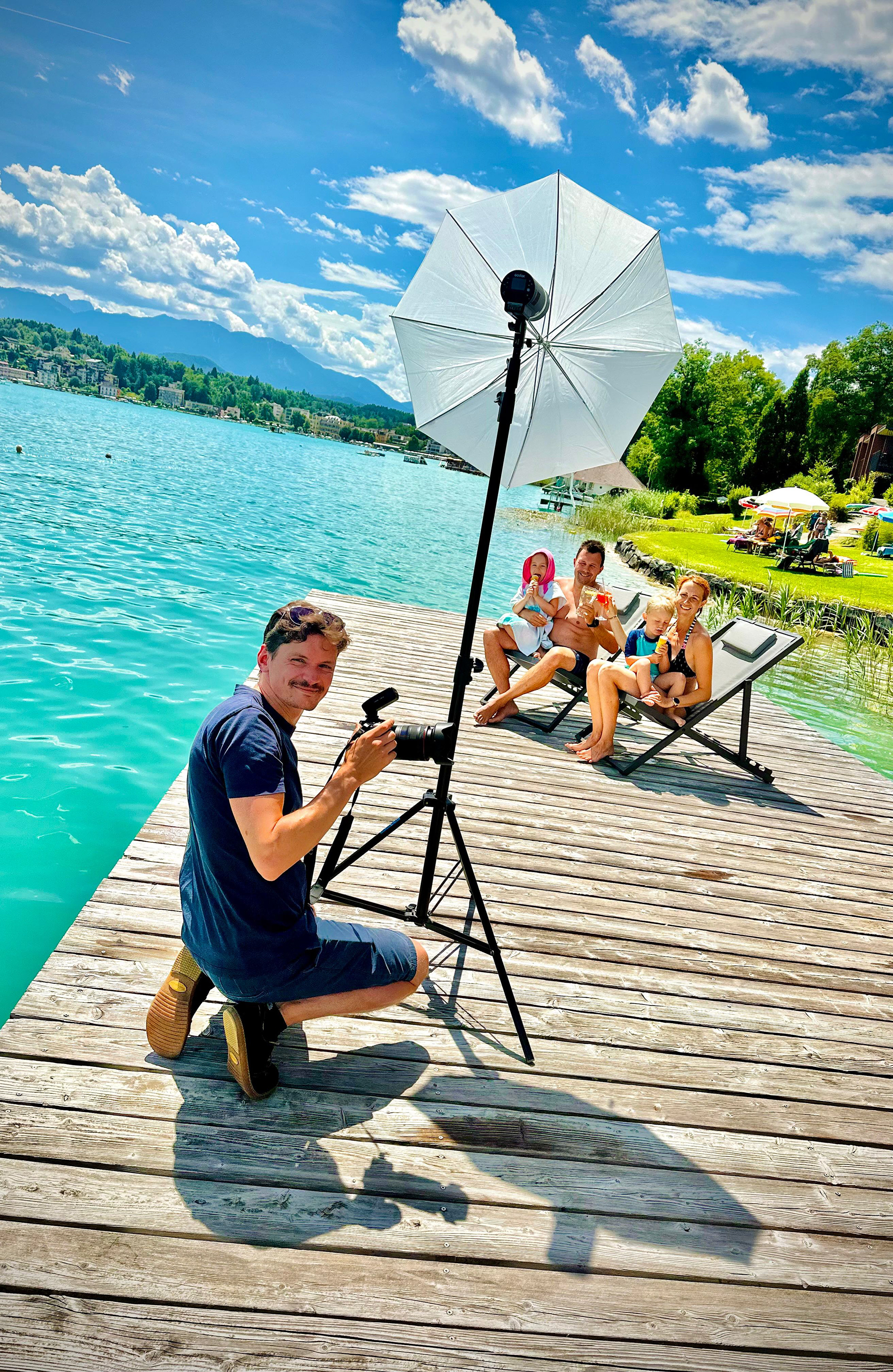 Fotograf Sebastian Pillinger bei einem Hotel-Shooting in Velden am Wörthersee – Spezialist für Architektur- und Hotelfotografie in Österreich