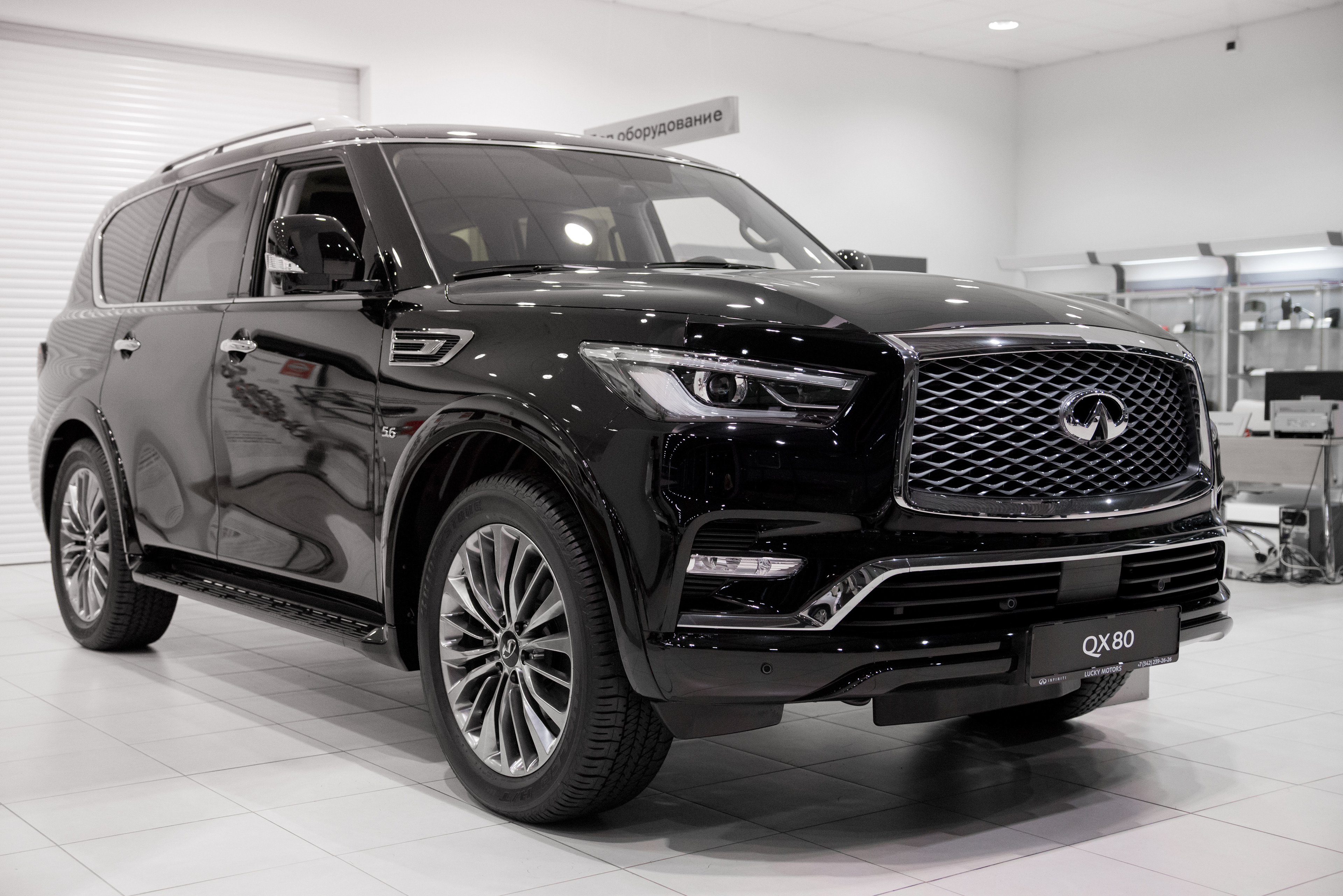 中古車 画像 加工前 サンプル - QX80 内装 写真