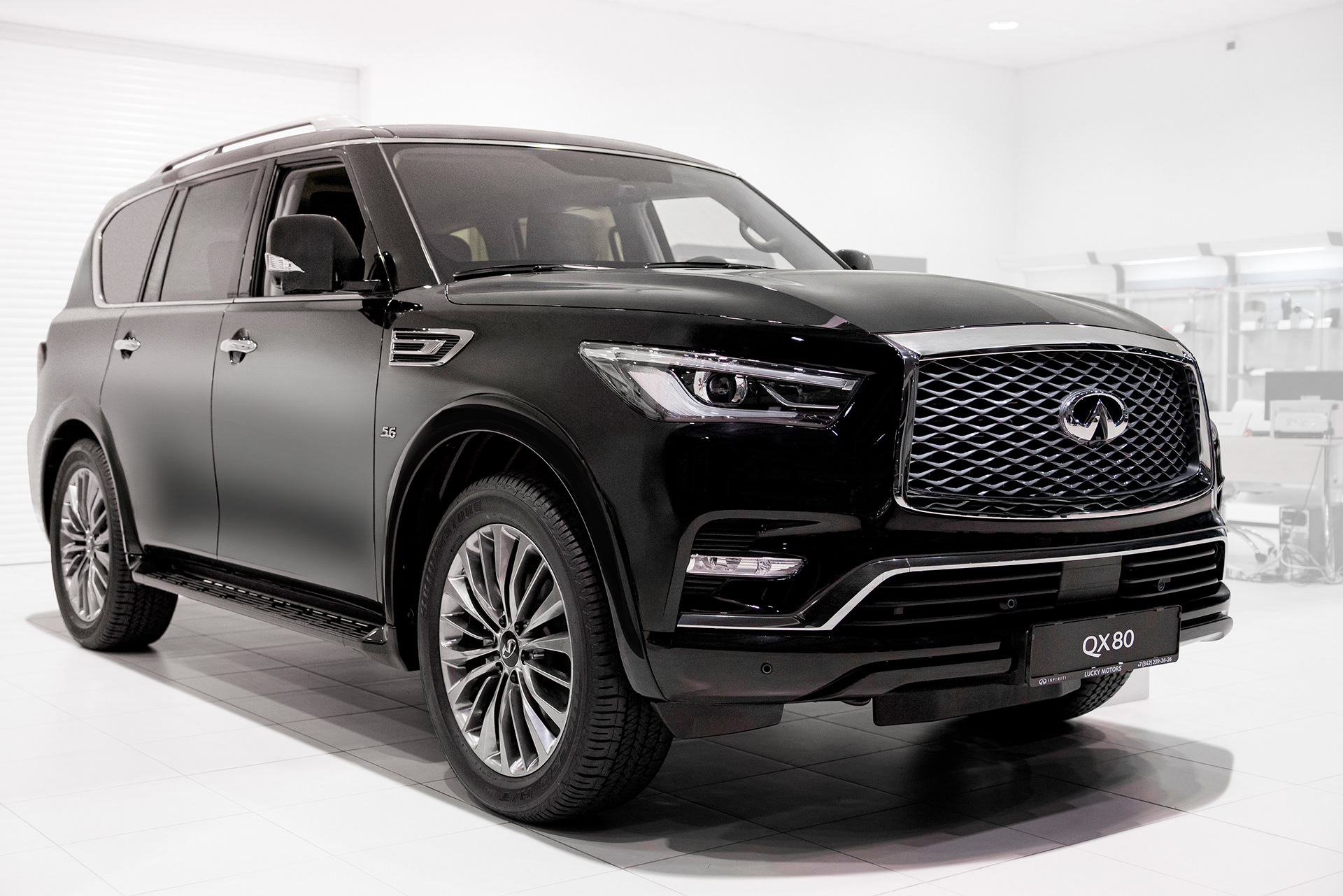 中古車 画像 加工後 サンプル - QX80 内装 写真