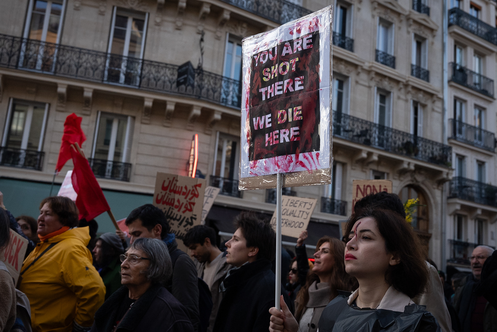 Manifestation à Paris en soutien aux Iraniens visés par une répression qui a fait des milliers de morts. @ElodieRadenac