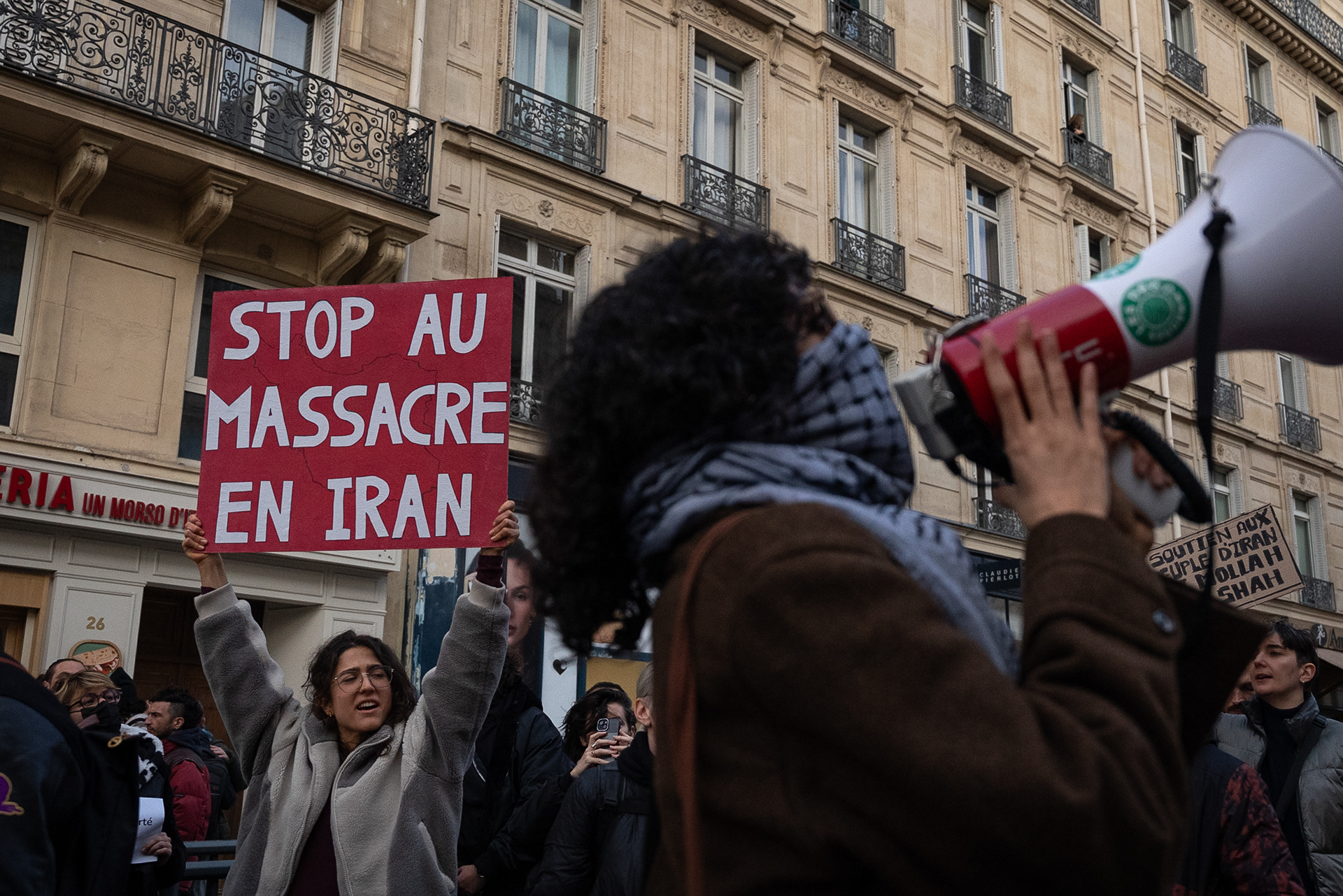 « Ni Shah ni Mollah, l’Iran vivra » a scandé la foule à Paris, ce samedi 17 janvier 2026 @ElodieRadenac